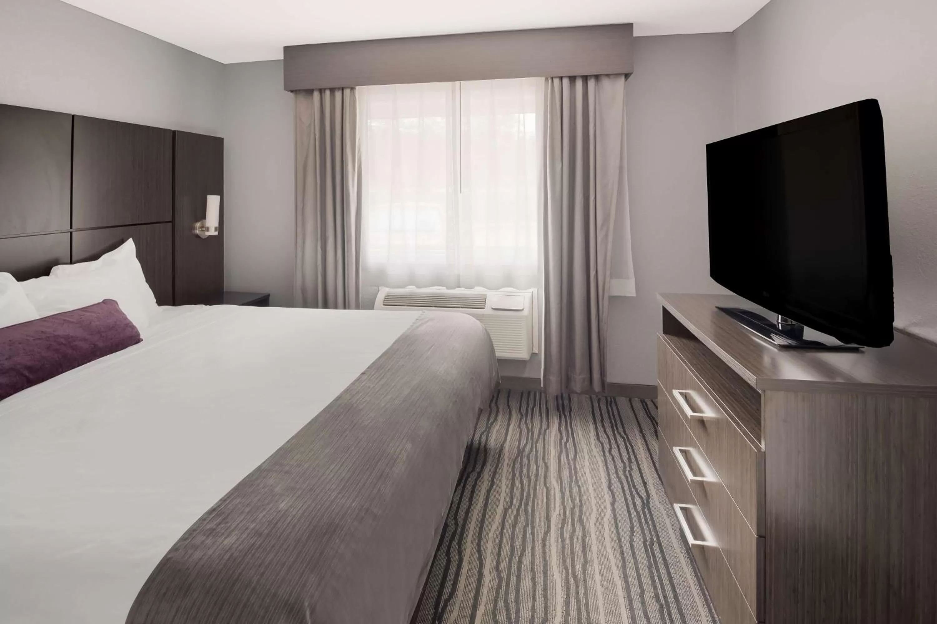 King Suite - Non Smoking in Best Western Riverside Inn