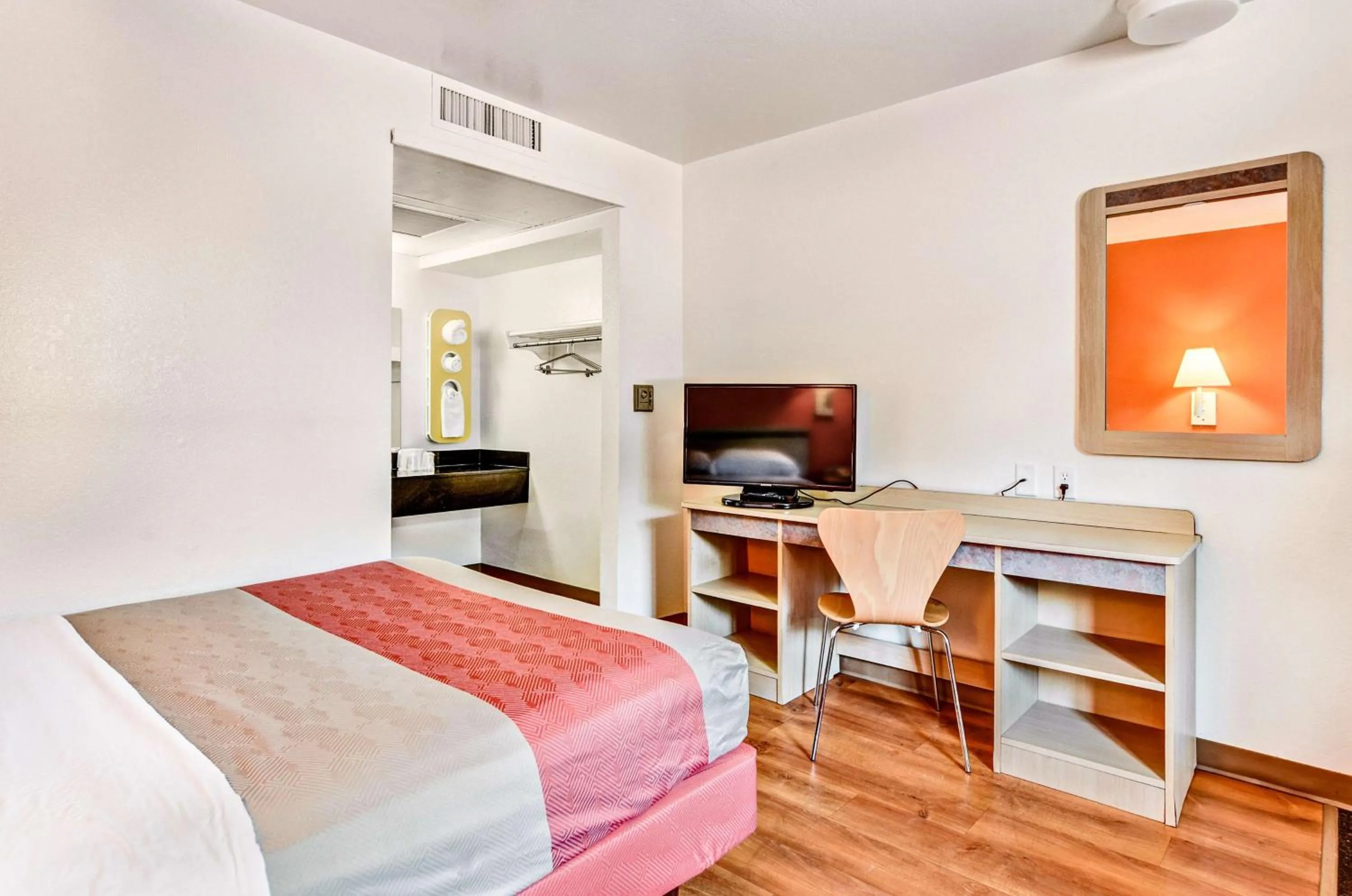 Double Room - Disability Access - Roll In Shower in Motel 6-Pittsburgh, PA - Crafton