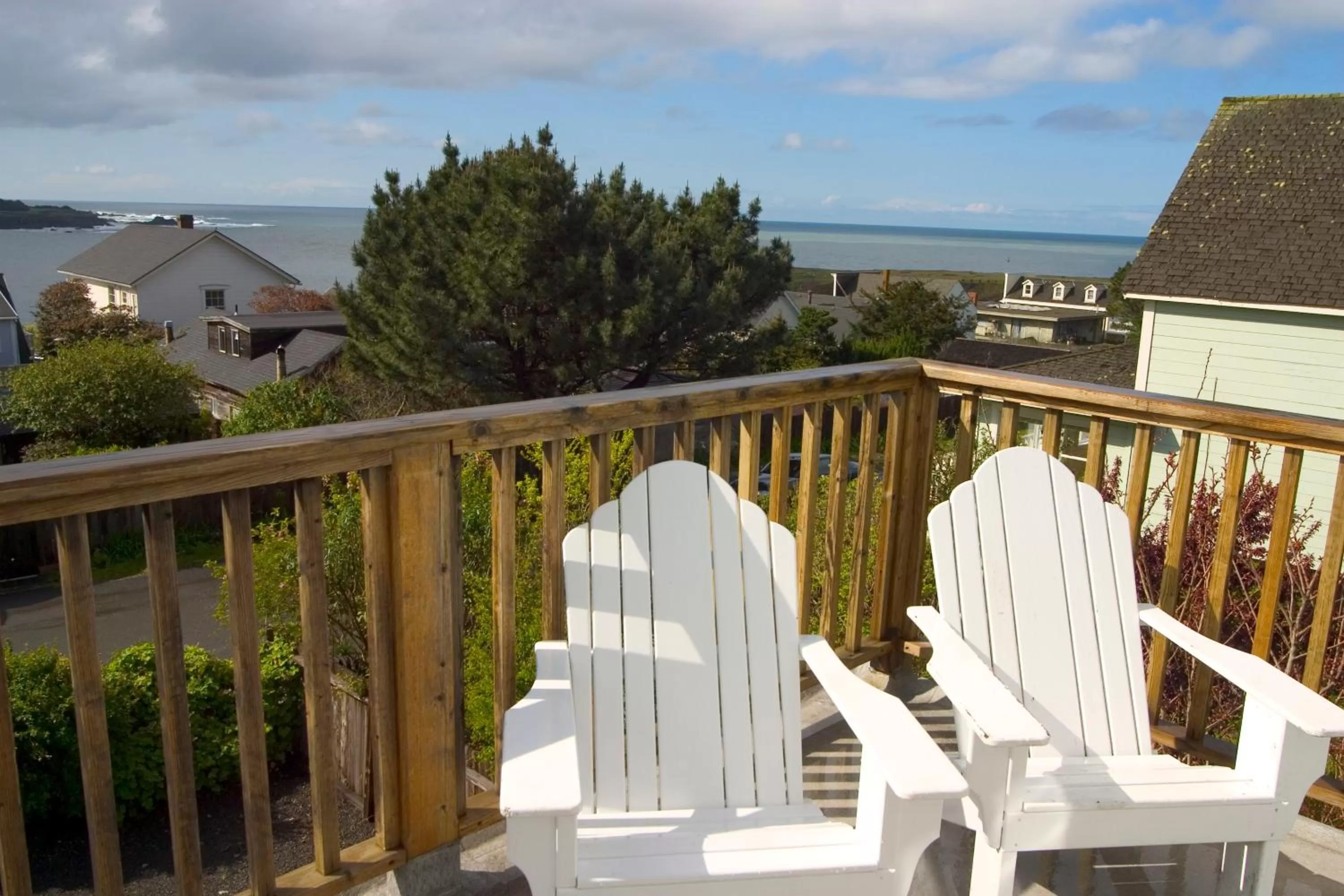 Grand King + View at JD House in Inns of Mendocino