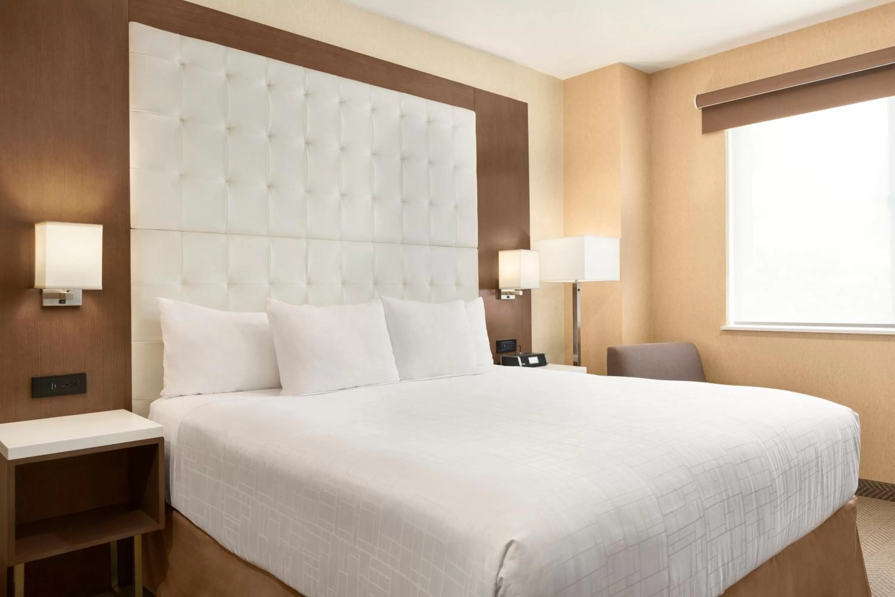 Deluxe King Room - Mobility Access/Non-Smoking in Wyndham Anaheim