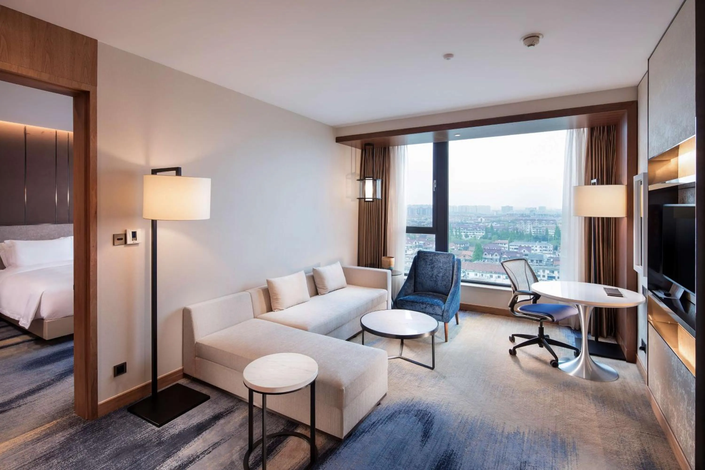 Deluxe King Suite in Hilton Garden Inn Shanghai Hongqiao NECC