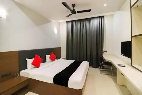 Deluxe Room - single occupancy in Hotel Nikhil Regency