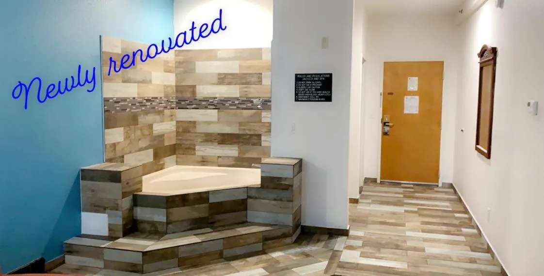 Deluxe King Studio Suite with Jetted Tub - Non-Smoking
 in Super 8 by Wyndham Daytona Beach