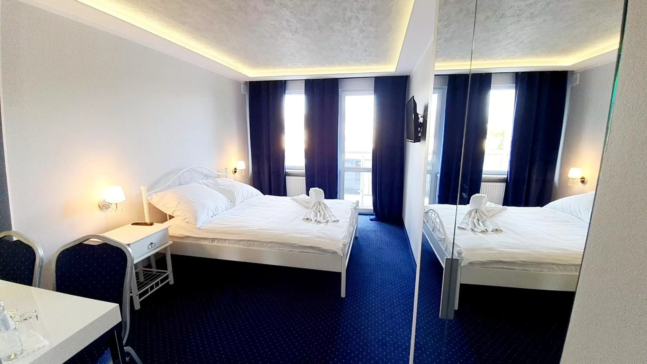 Deluxe Single Room with Balcony - single occupancy in Hotel Imperium