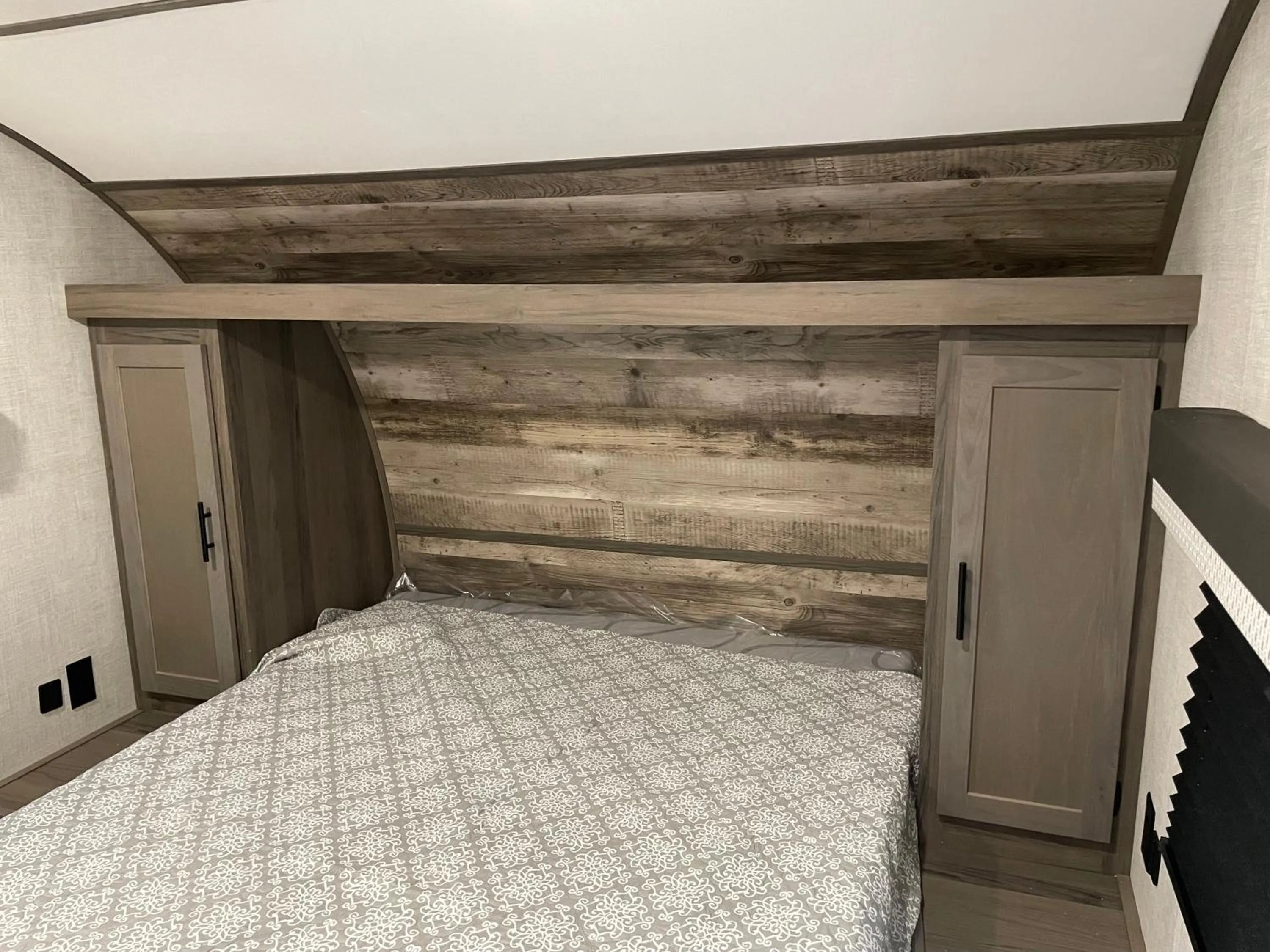 Caravan in Cadiz Motel by OYO on route 250