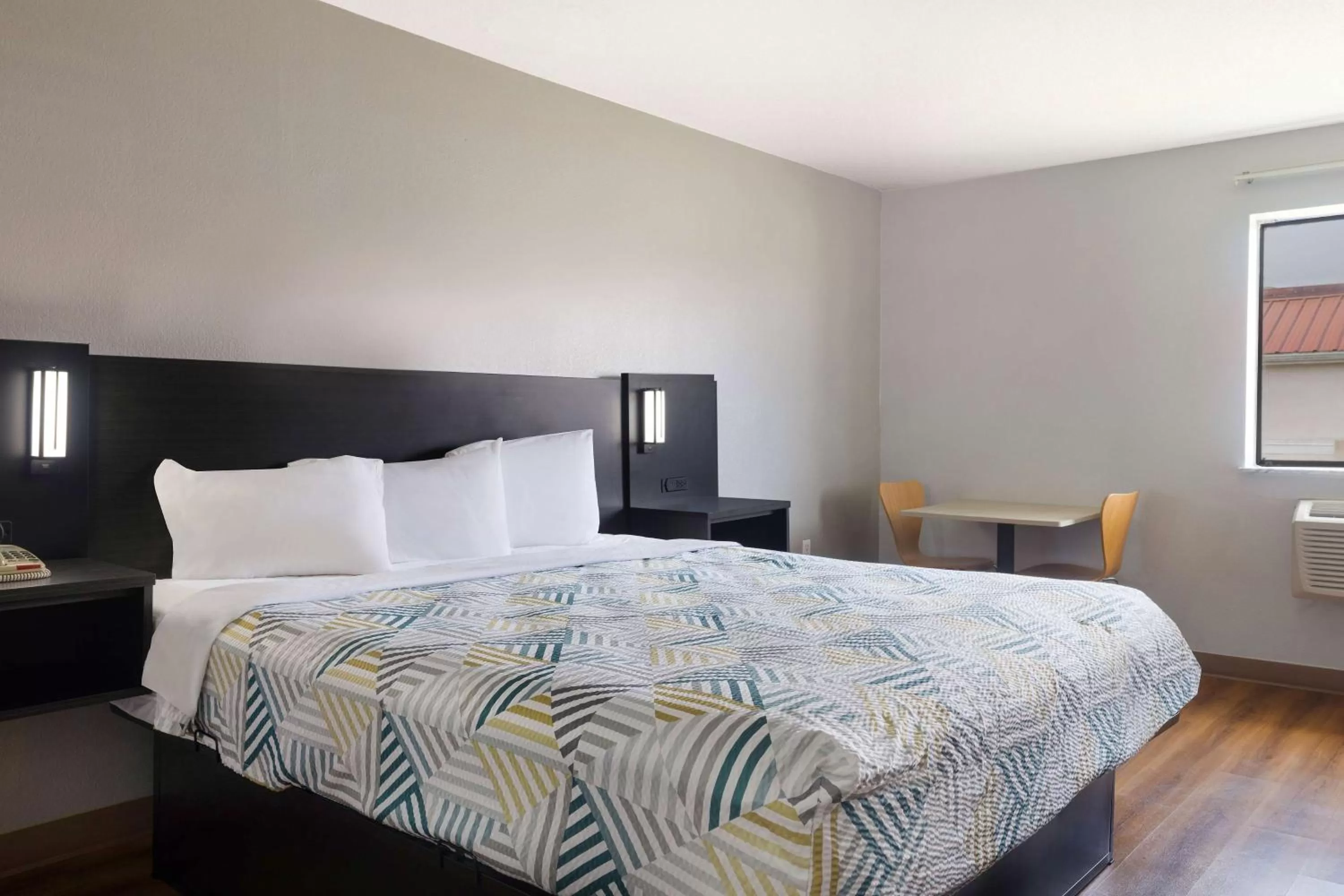 King Room - Smoking  in Motel 6-Shepherdsville, KY Louisville South