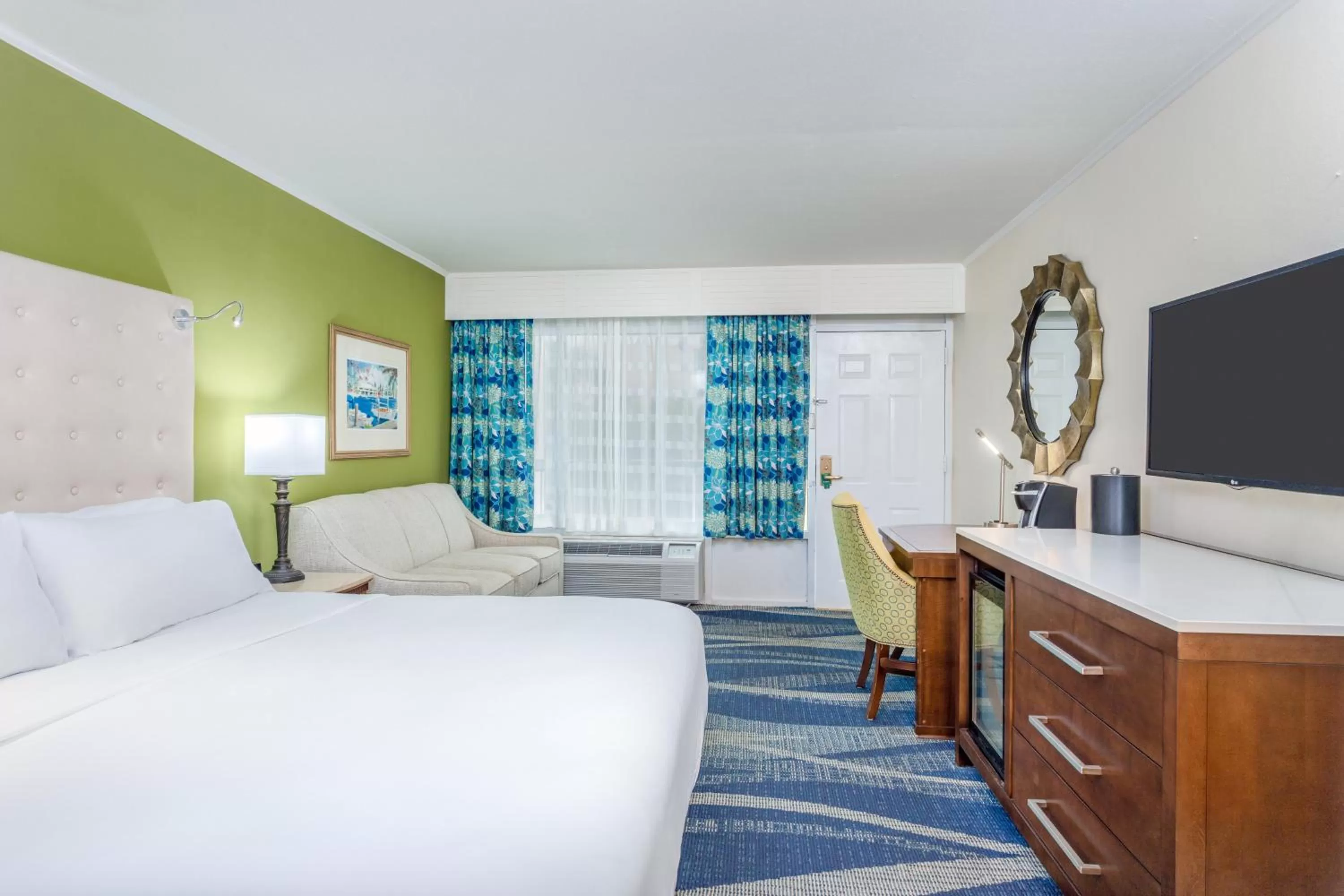 Standard King Room with Roll-In Shower - Communications Access in Holiday Inn Key Largo by IHG