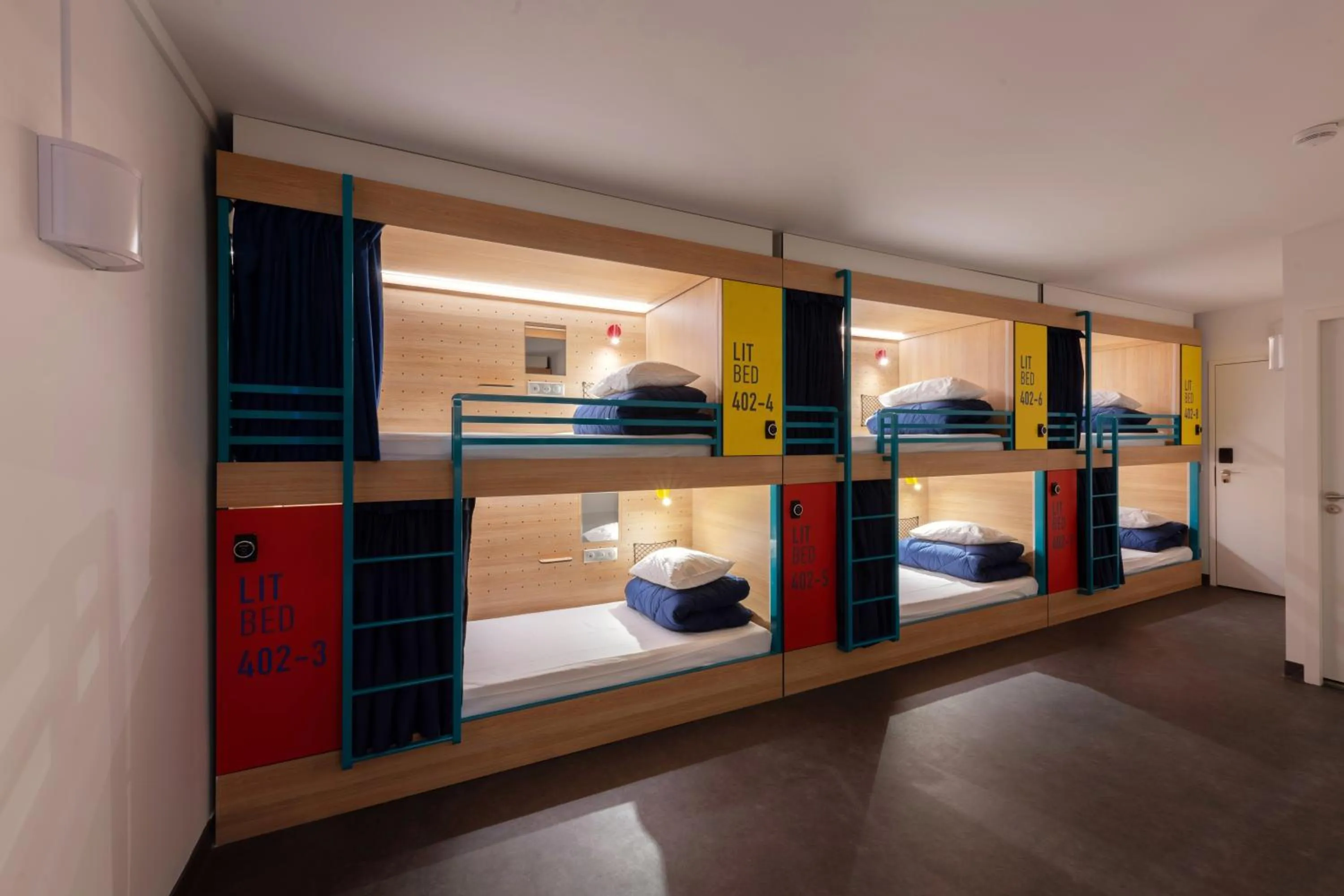 Bed in room of 6 people Women only in Auberge de jeunesse Hosho Paris Sud - Porte d'Italie