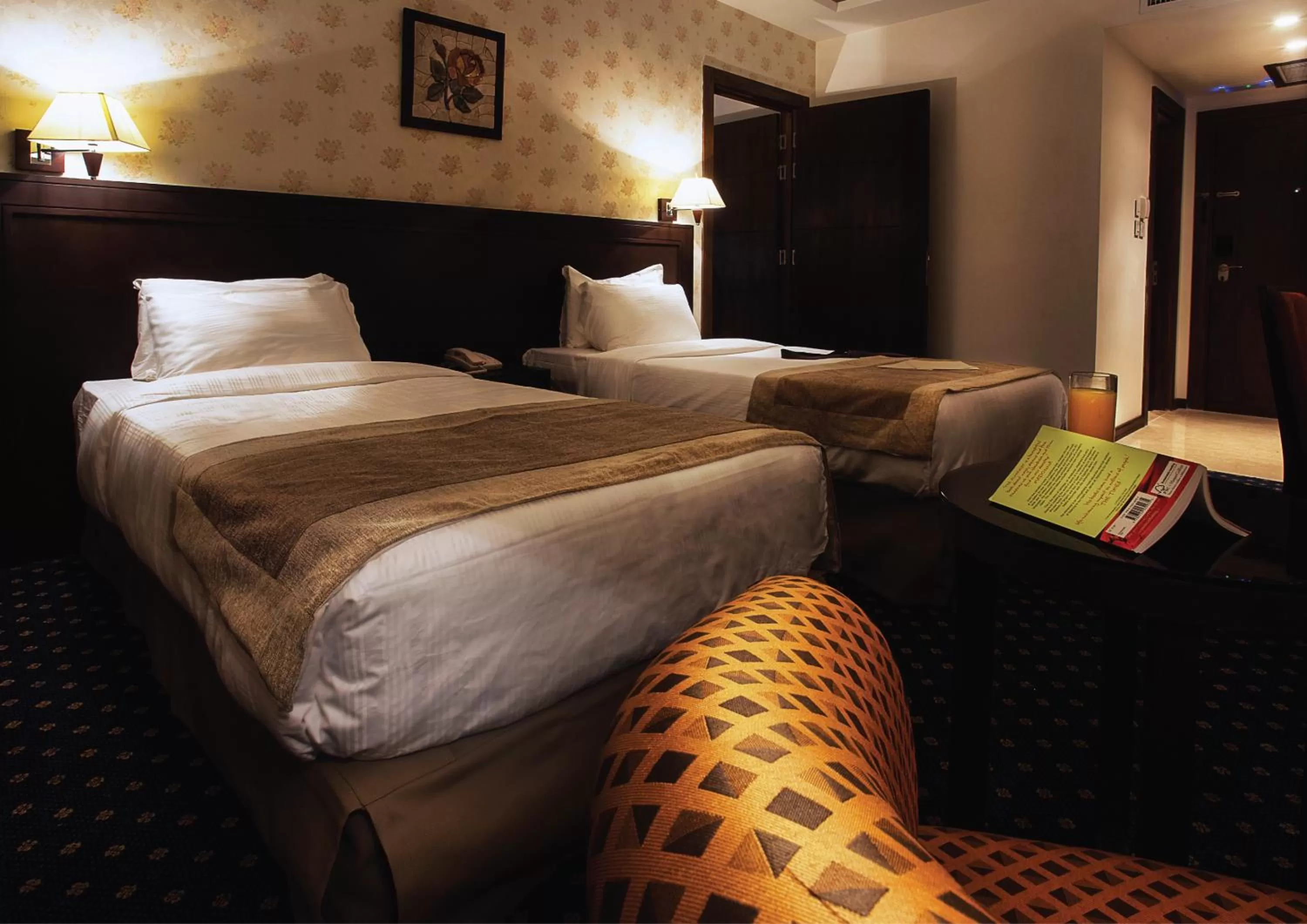 Superior Twin Room in Seven Roses Hotel