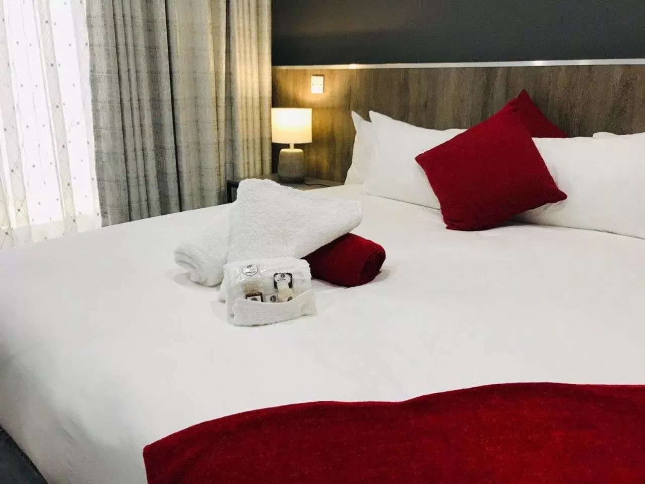 Deluxe King Room in La Orchard Hotel