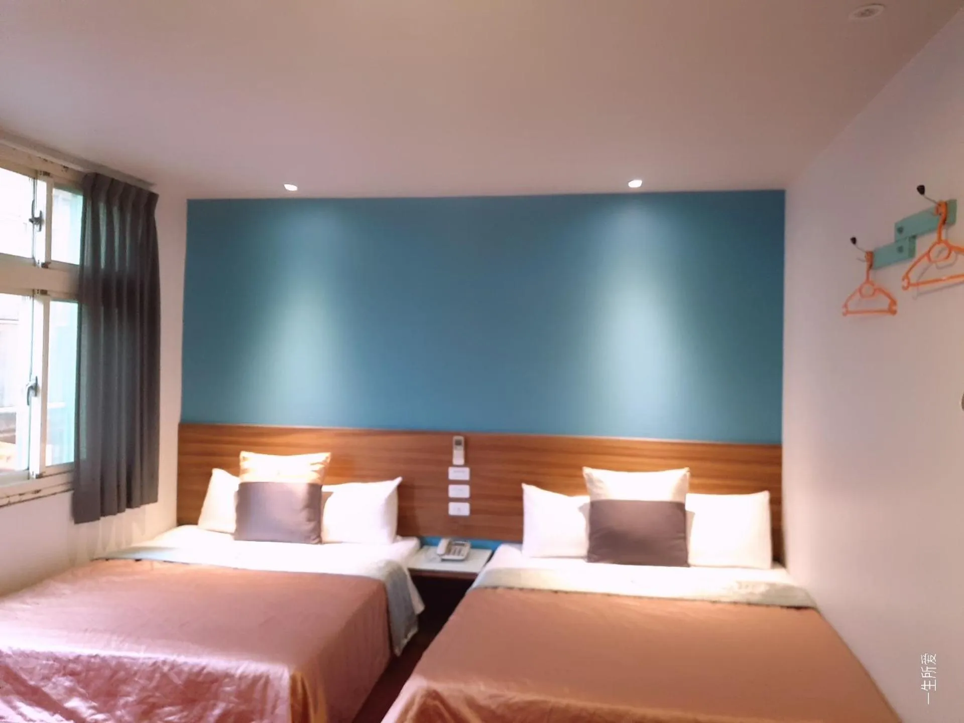 Standard Quadruple Room in Yung Feng Hotel