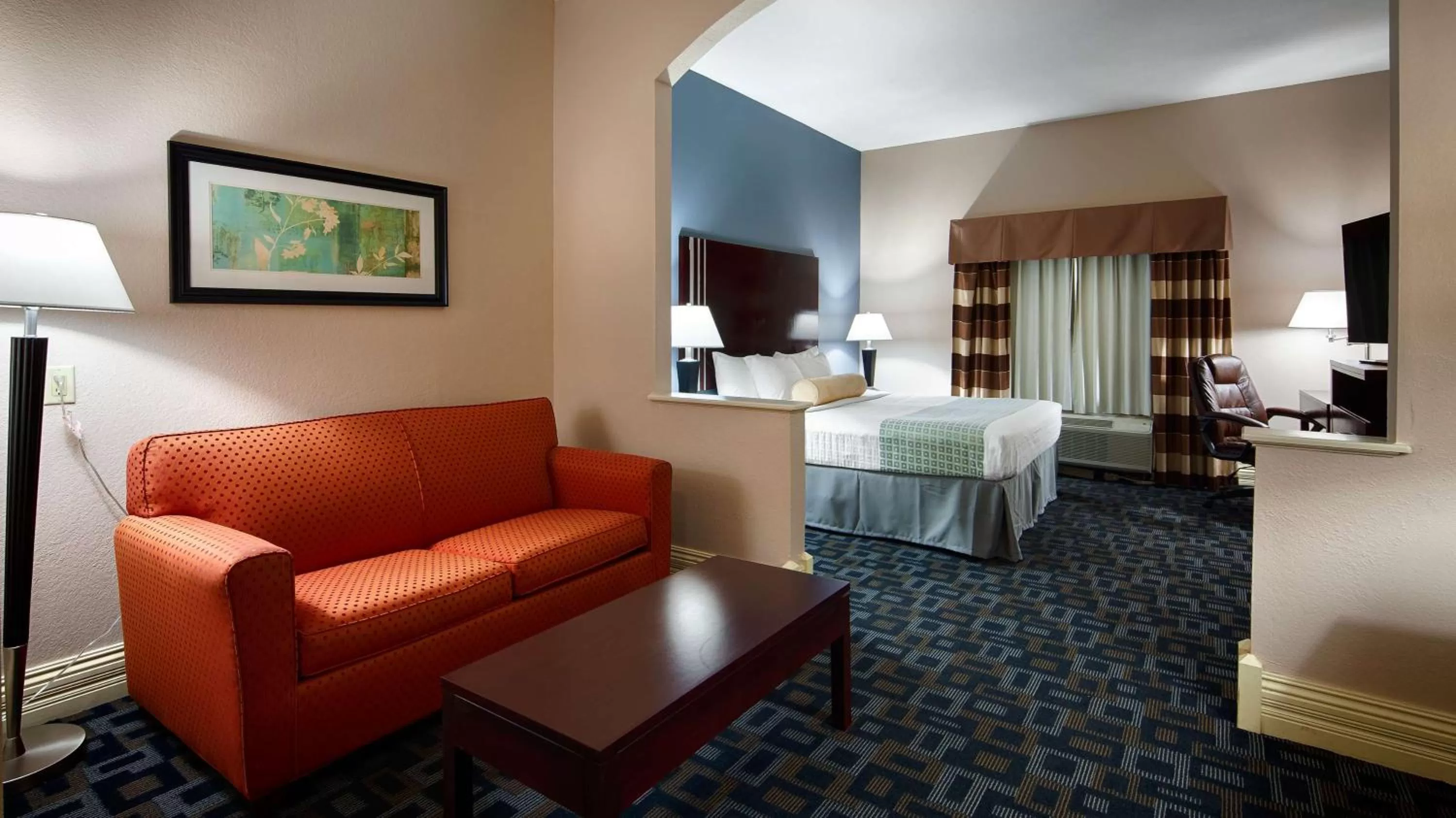 King Suite in Best Western Plus Kalamazoo Suites