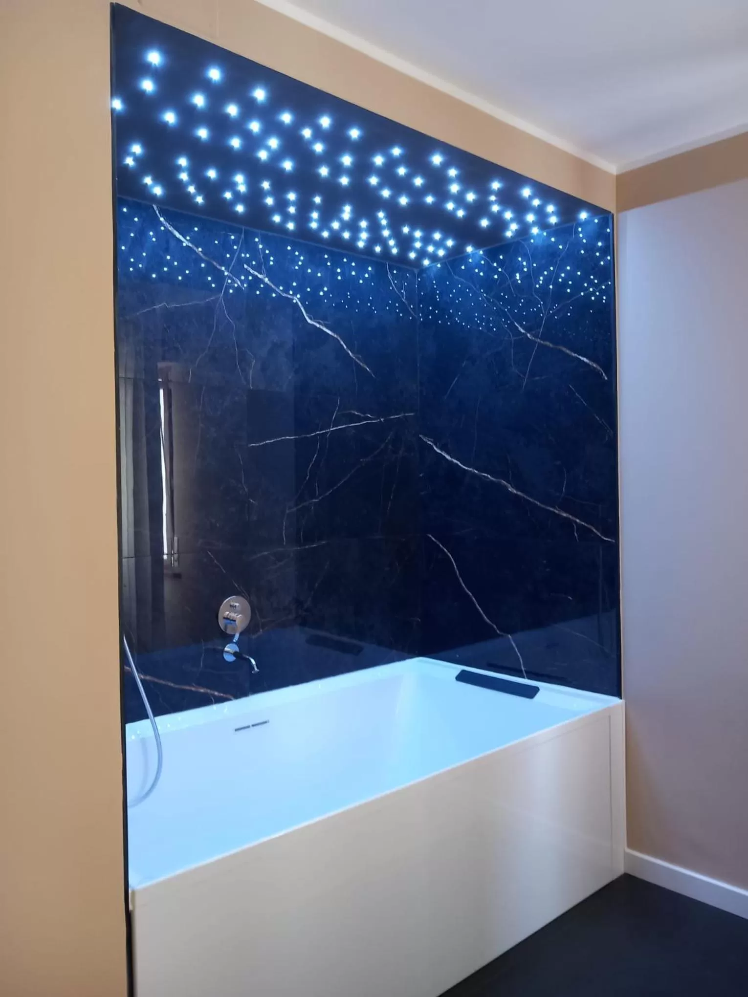 Suite with Spa Bath in Royal Hotel