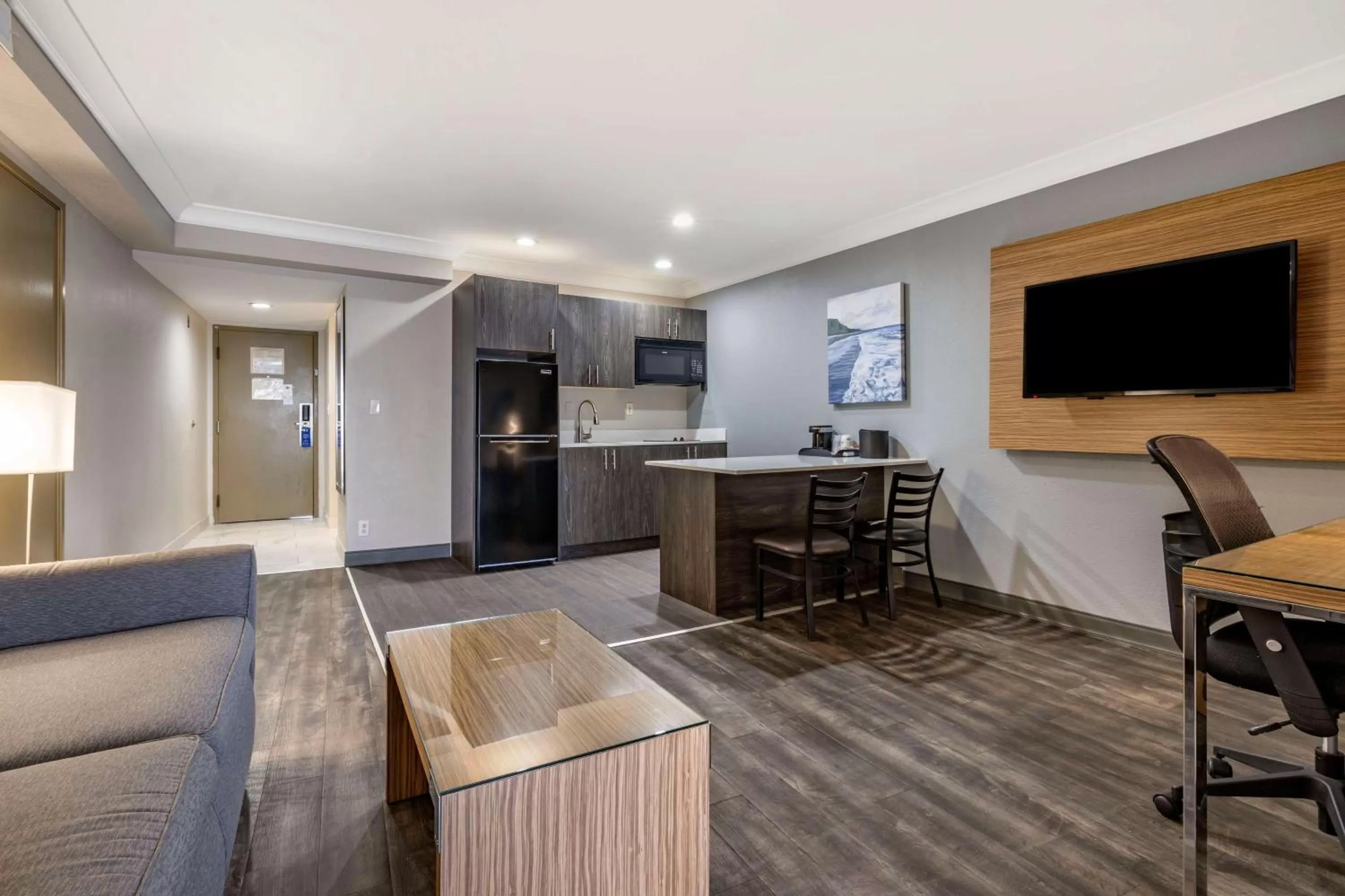 The Enci King Suite with Kitchenette (Sofa Bed) (Park View) in The Encinitan Hotel & Suites