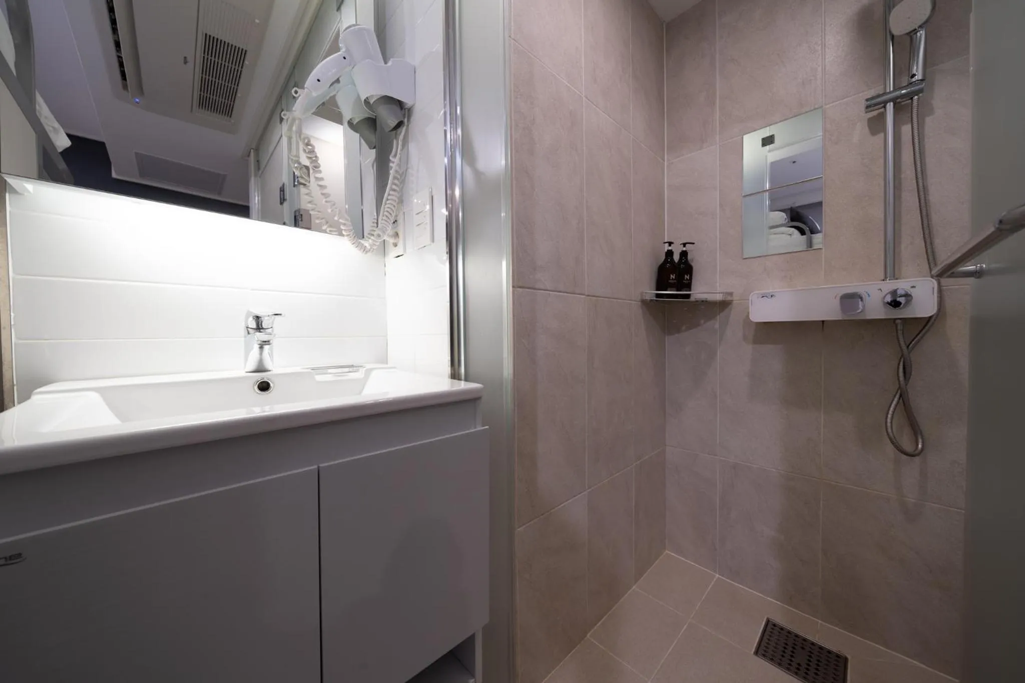 Family triple room in Seoul N Hotel Dongdaemun