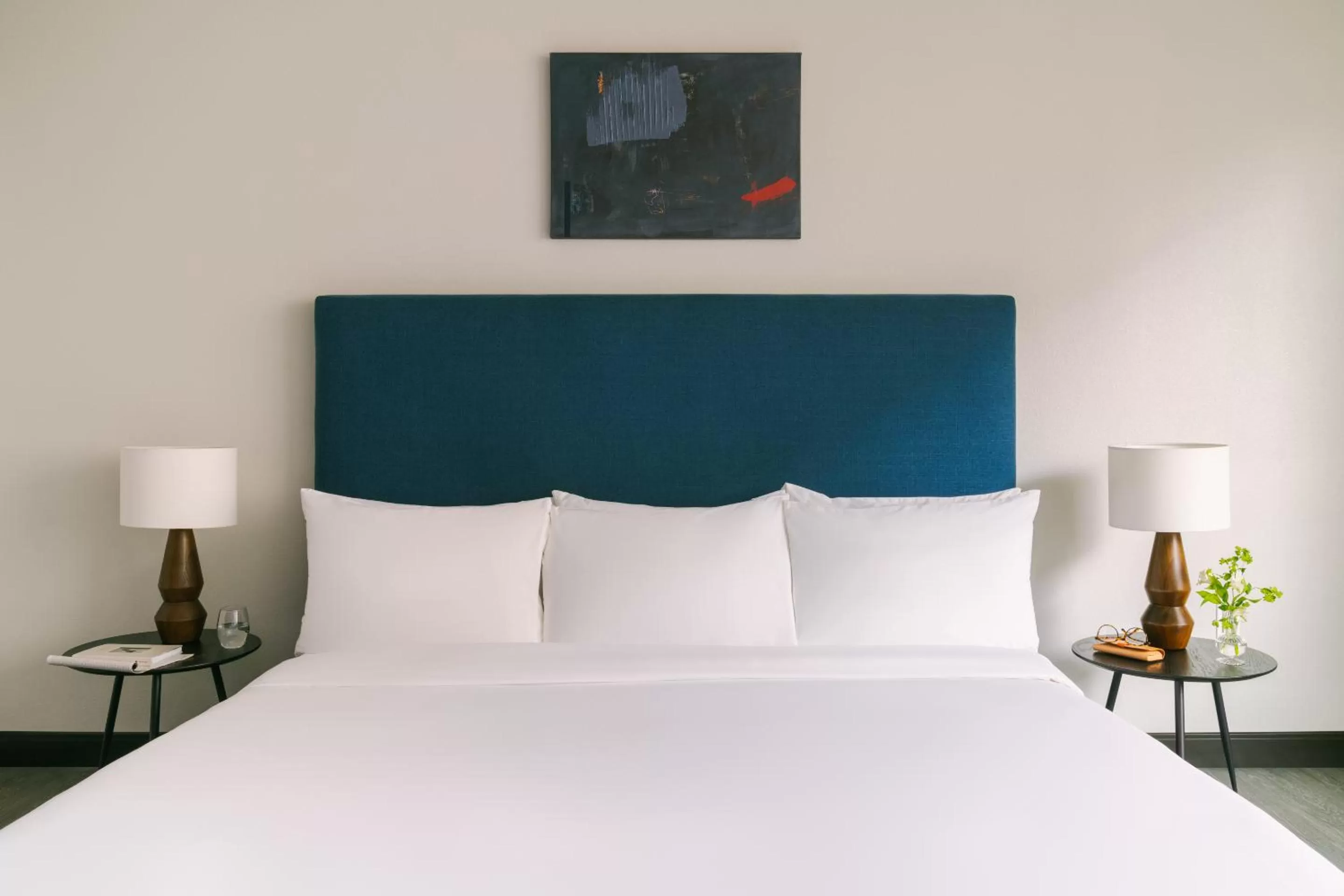 King Room with Roll-In Shower - Disability Access in The Quincy, an Ascend Collection Hotel