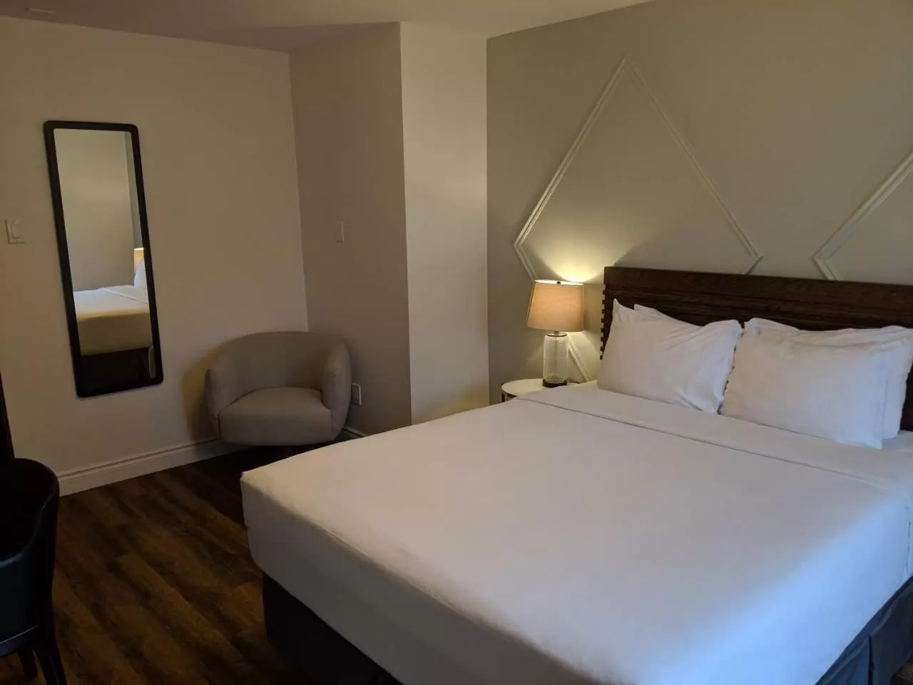 Queen Room - Non-Smoking in Pembroke Inn