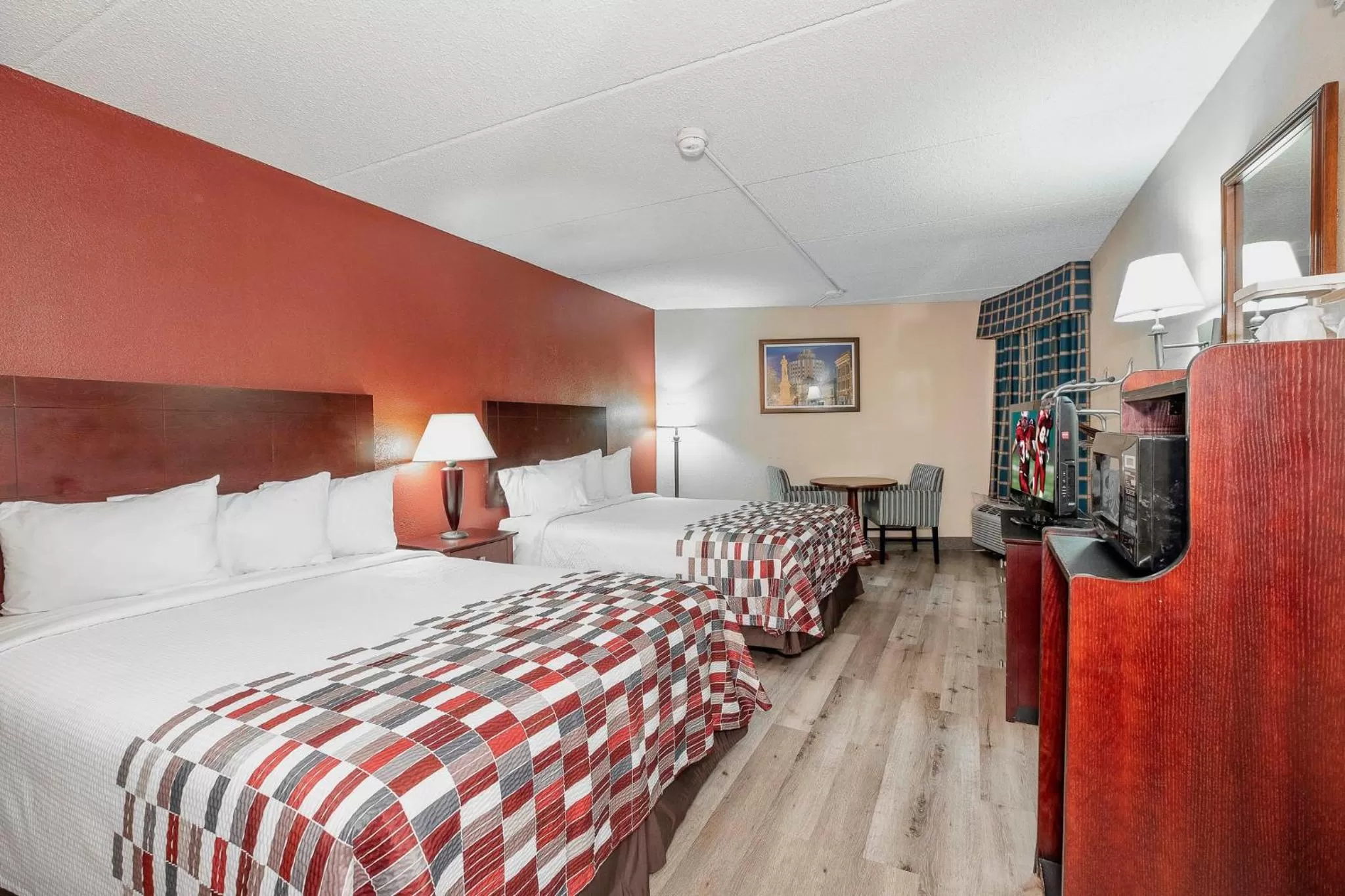 Deluxe Room with Two Queen Beds Disability Access Roll-In Shower Non-Smoking in Red Roof Inn & Suites Macon