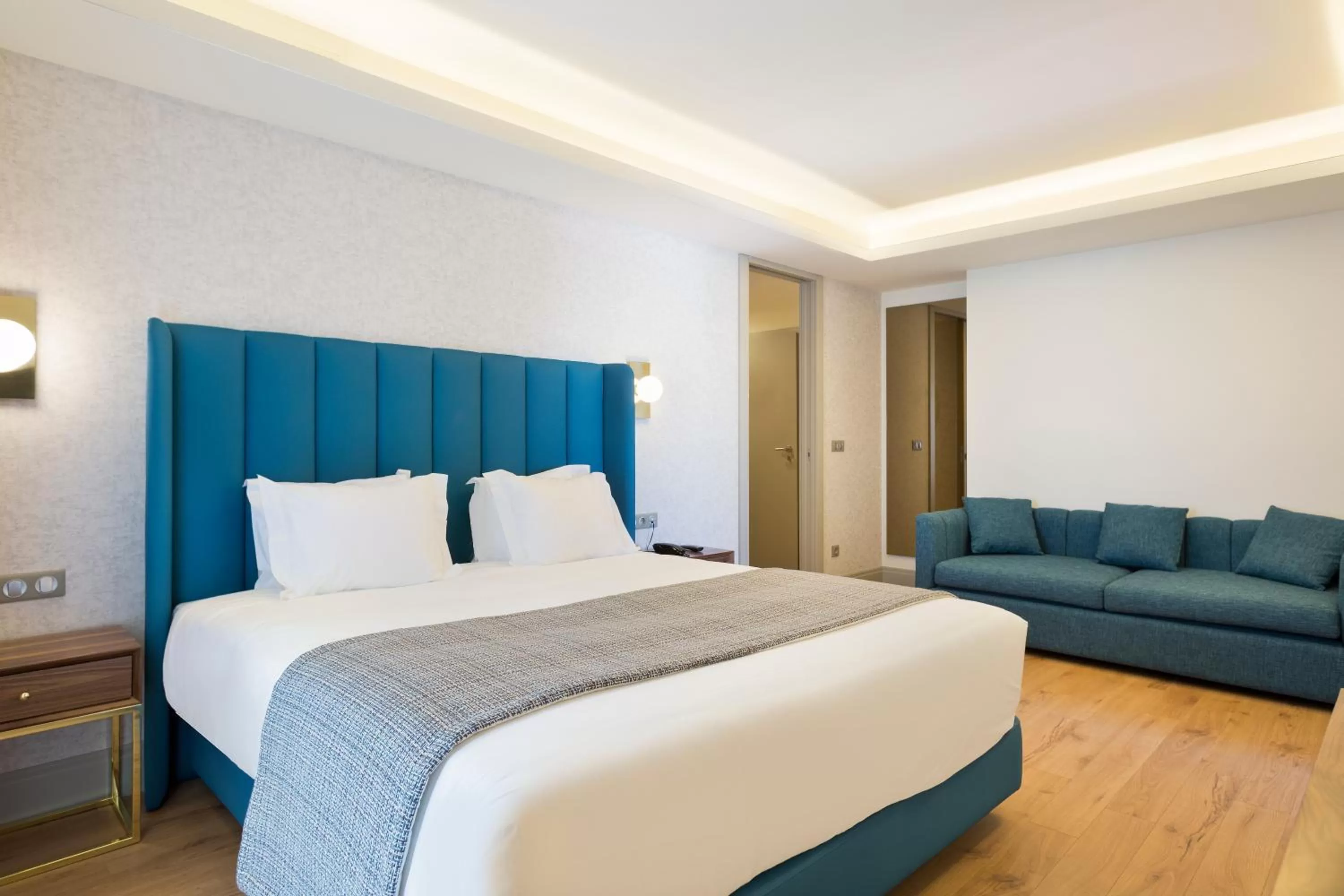 Double Room with Extra Bed in Acta The Avenue