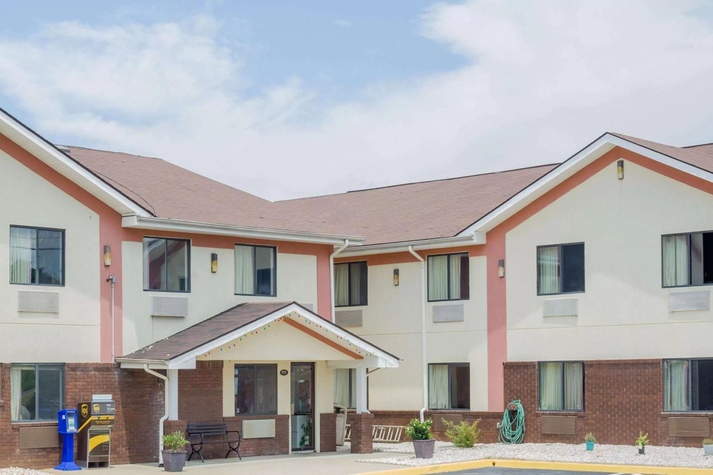 Property building in Super 8 by Wyndham Appomattox VA
