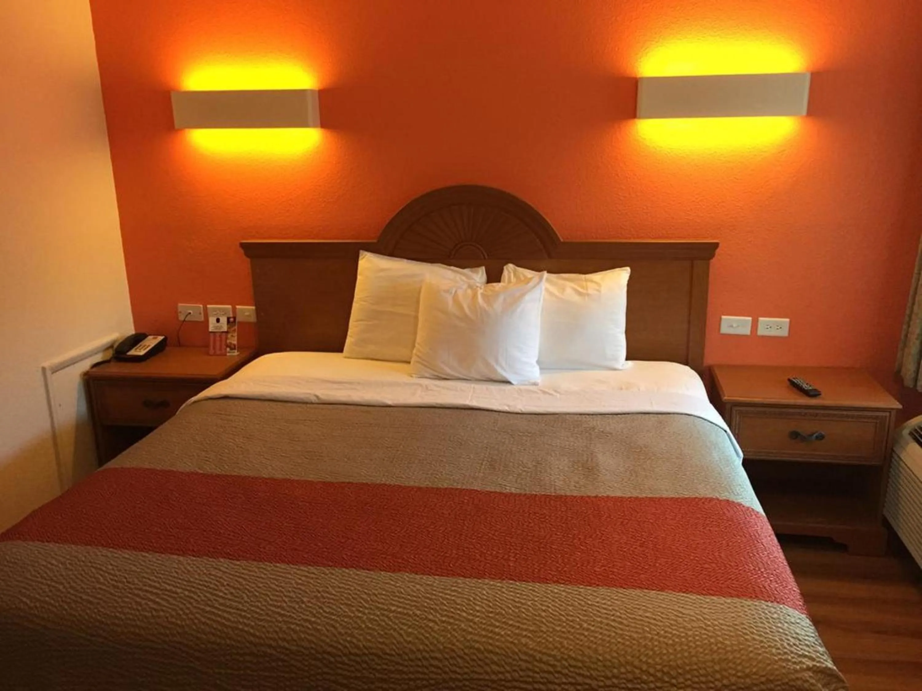 King Room - single occupancy in FairBridge Inn Express North Lima