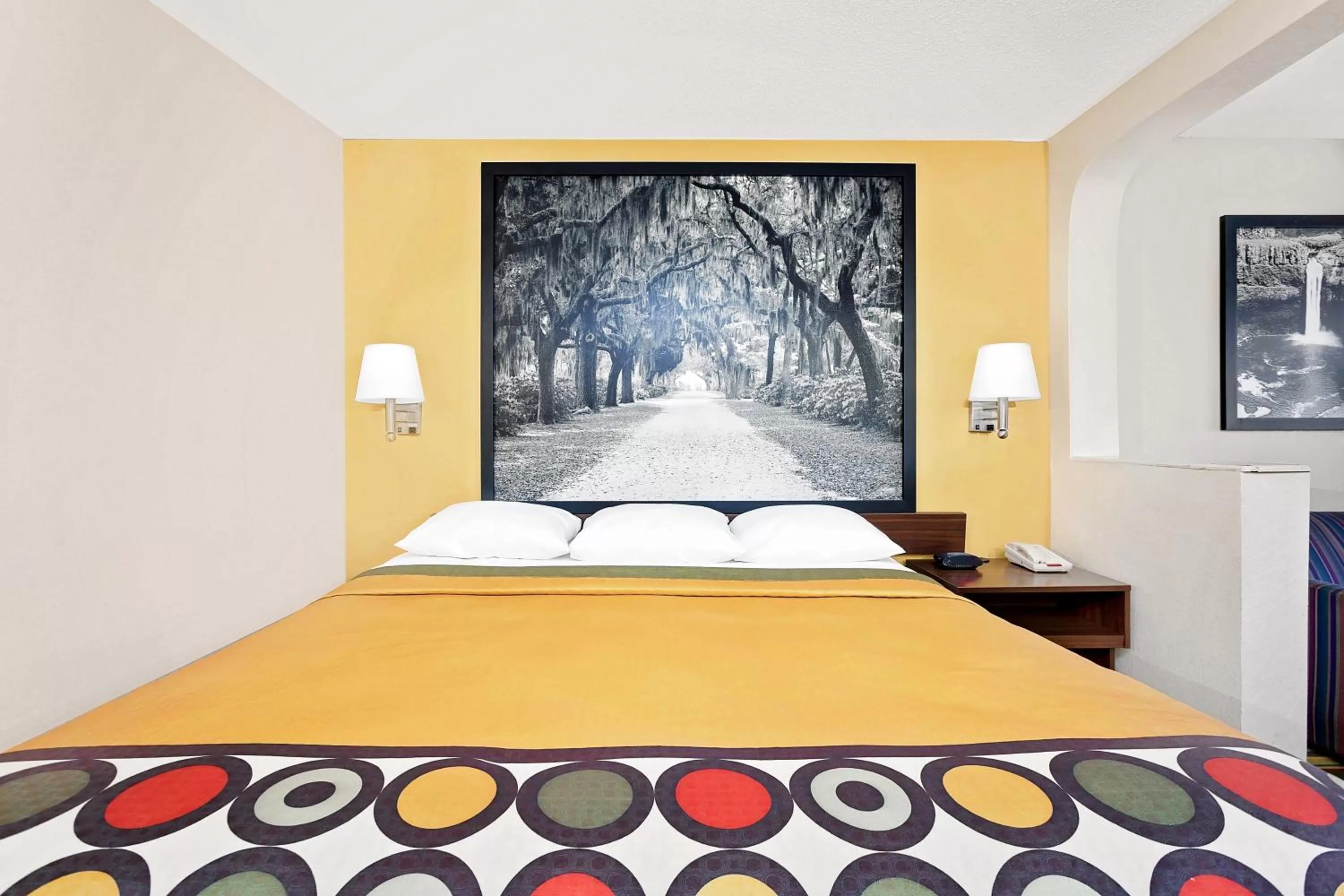 King Room - Non-Smoking in Super 8 by Wyndham Byron/South Macon