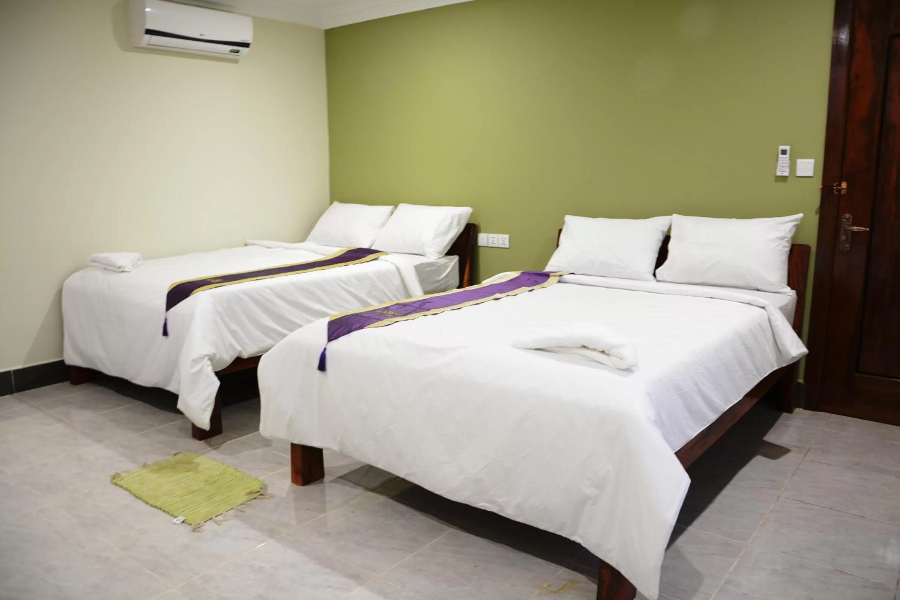 Deluxe Double Room with Two Double Beds in Neakru Guesthouse and Restaurant