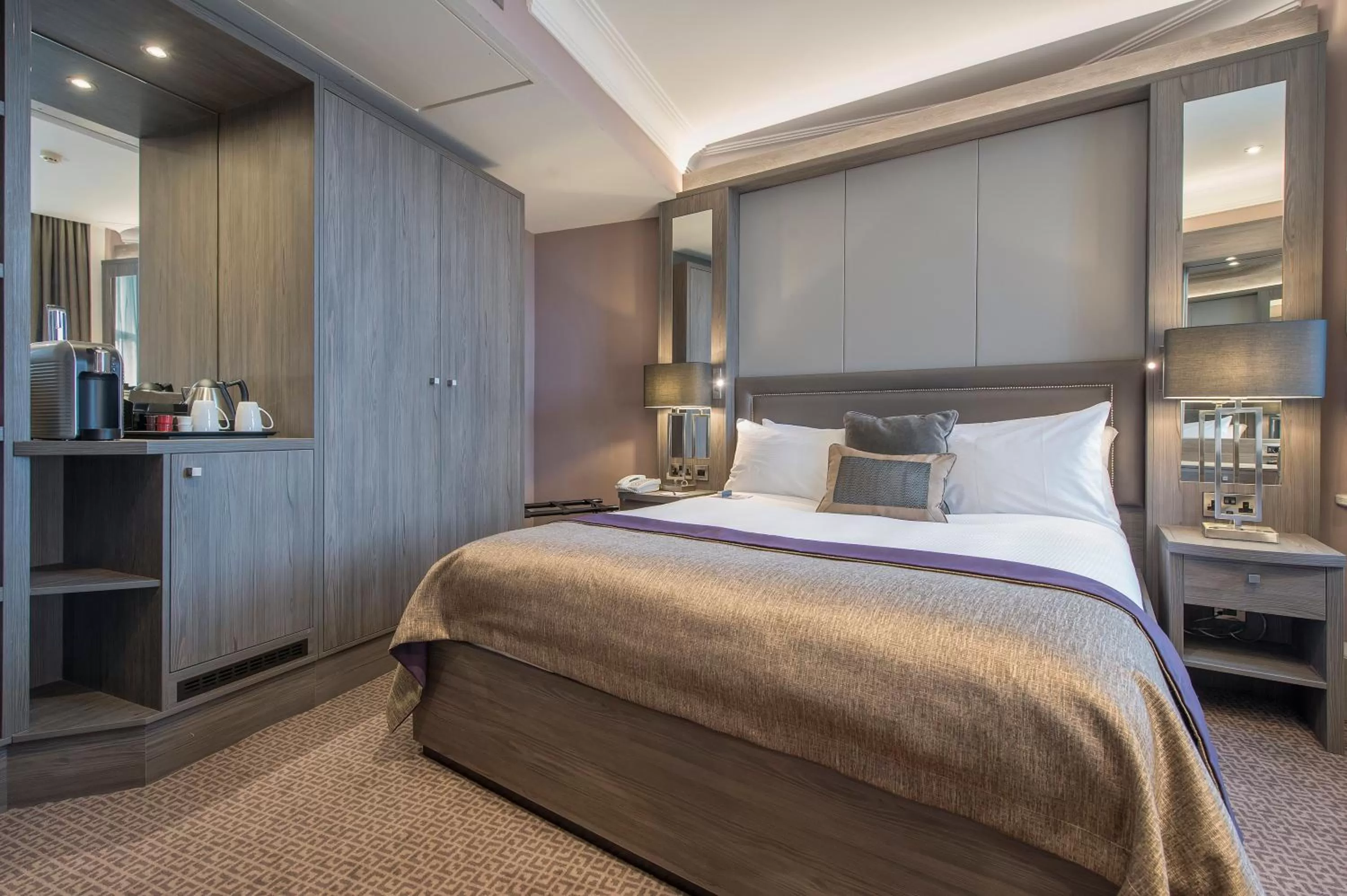 One-Bedroom King Suite with Bath in Crowne Plaza - Sheffield by IHG