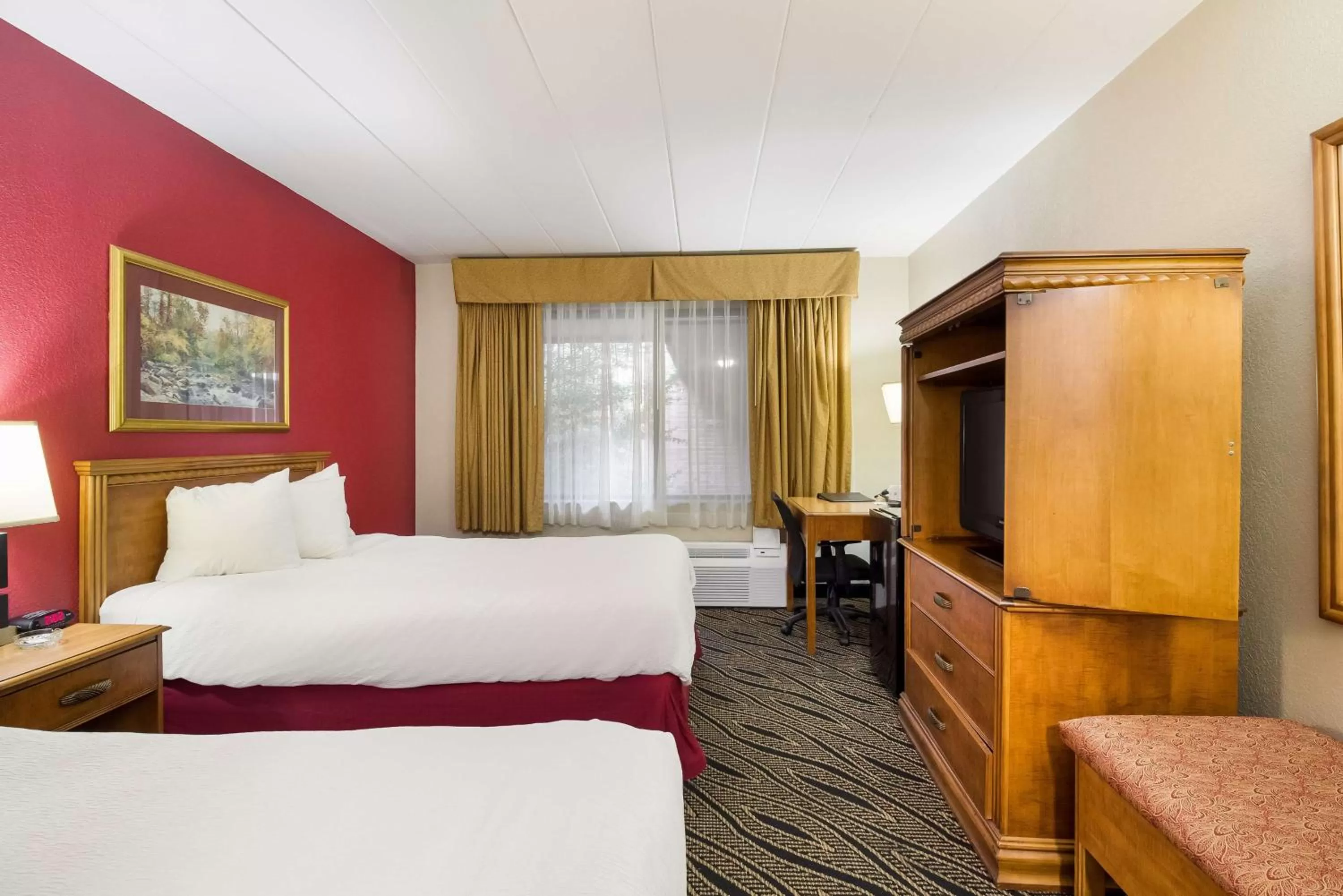 Double Room with Two Double Beds - Pet Friendly/Non-Smoking in Best Western Braddock Inn