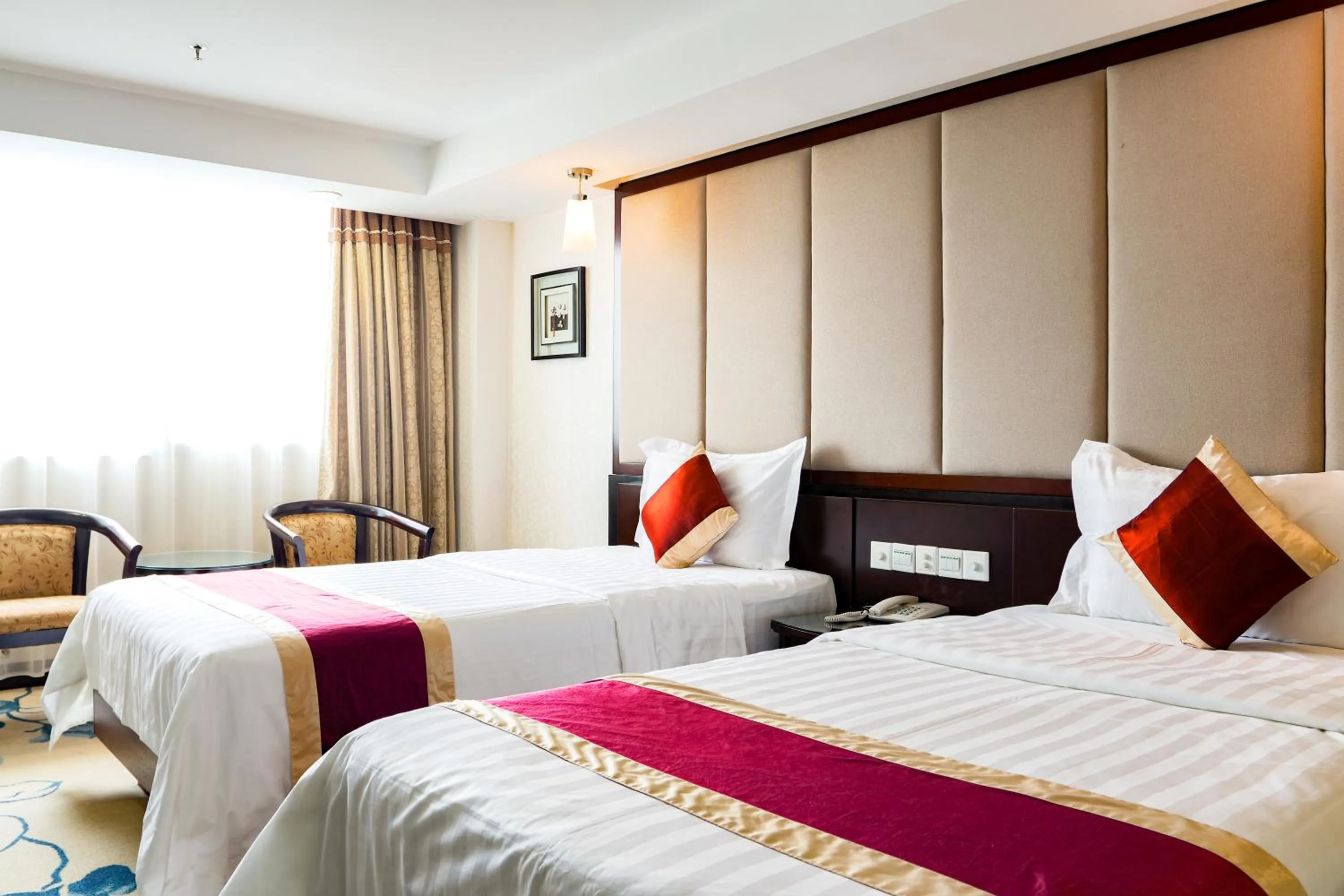 Deluxe Business Twin Room in New World Hotel