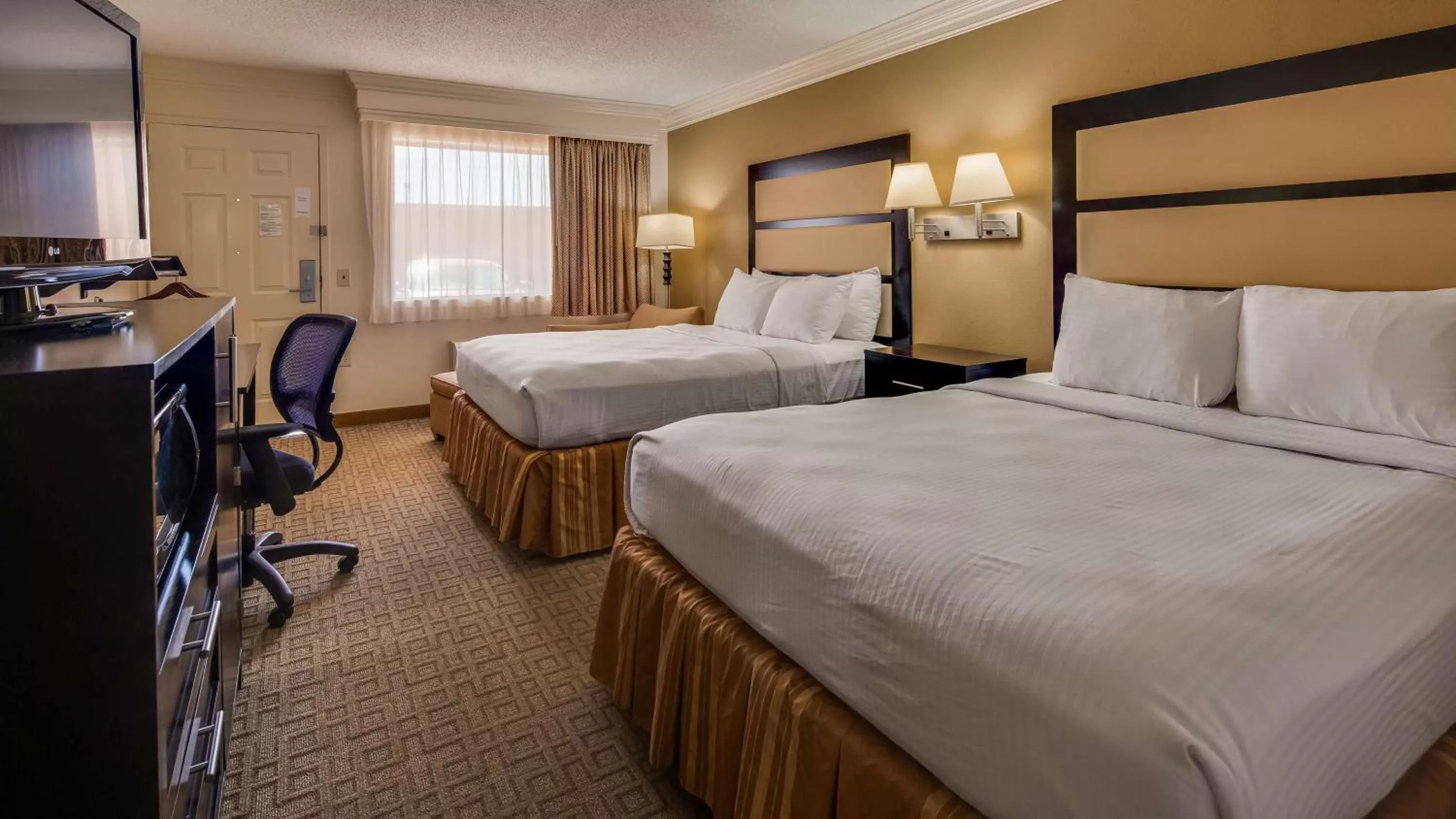 Queen Room in Best Western Inn & Suites of Macon