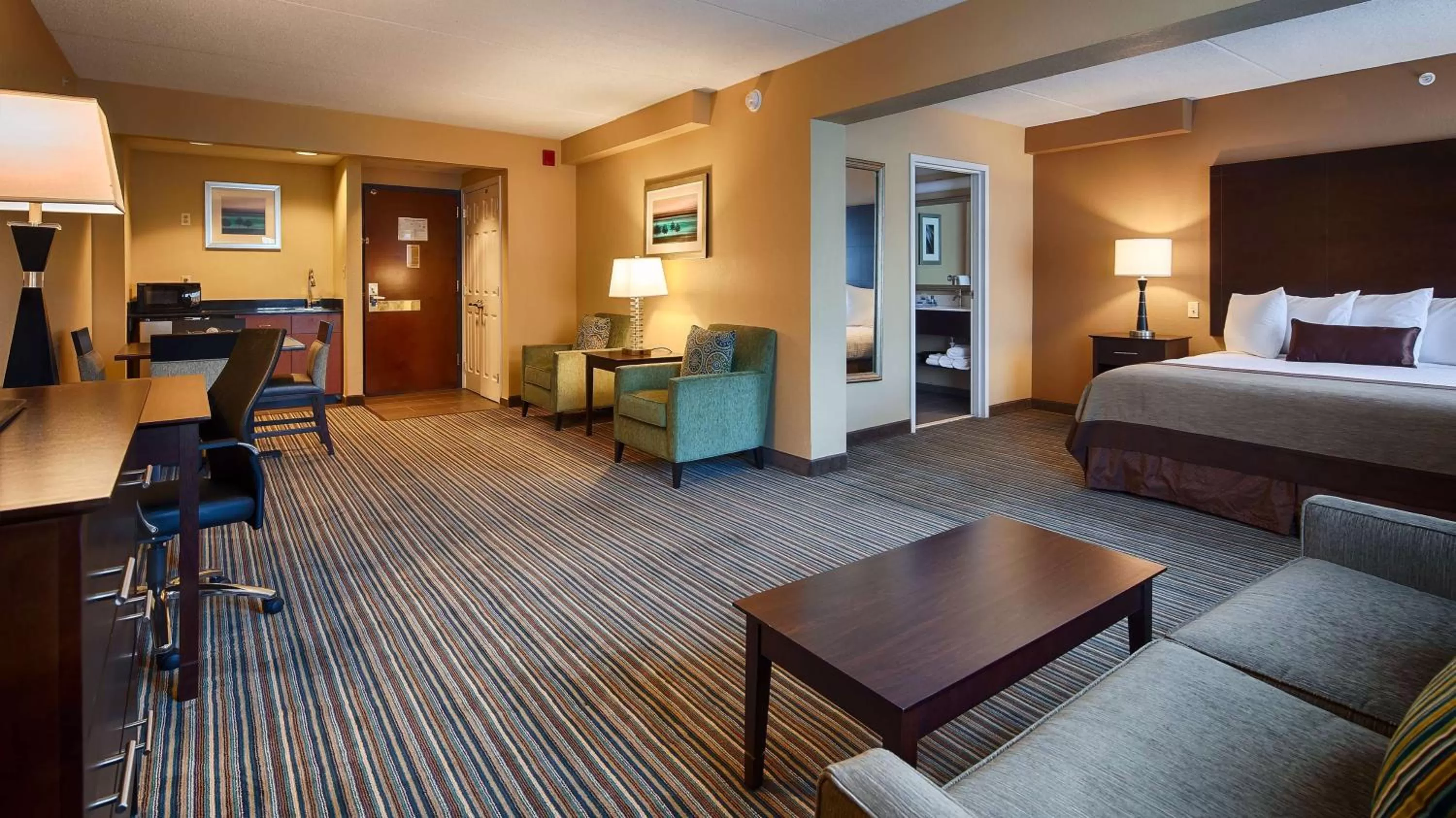 Executive King Suite with Sofa Bed and Wet Bar in Wingate by Wyndham Harrisburg Near Hershey
