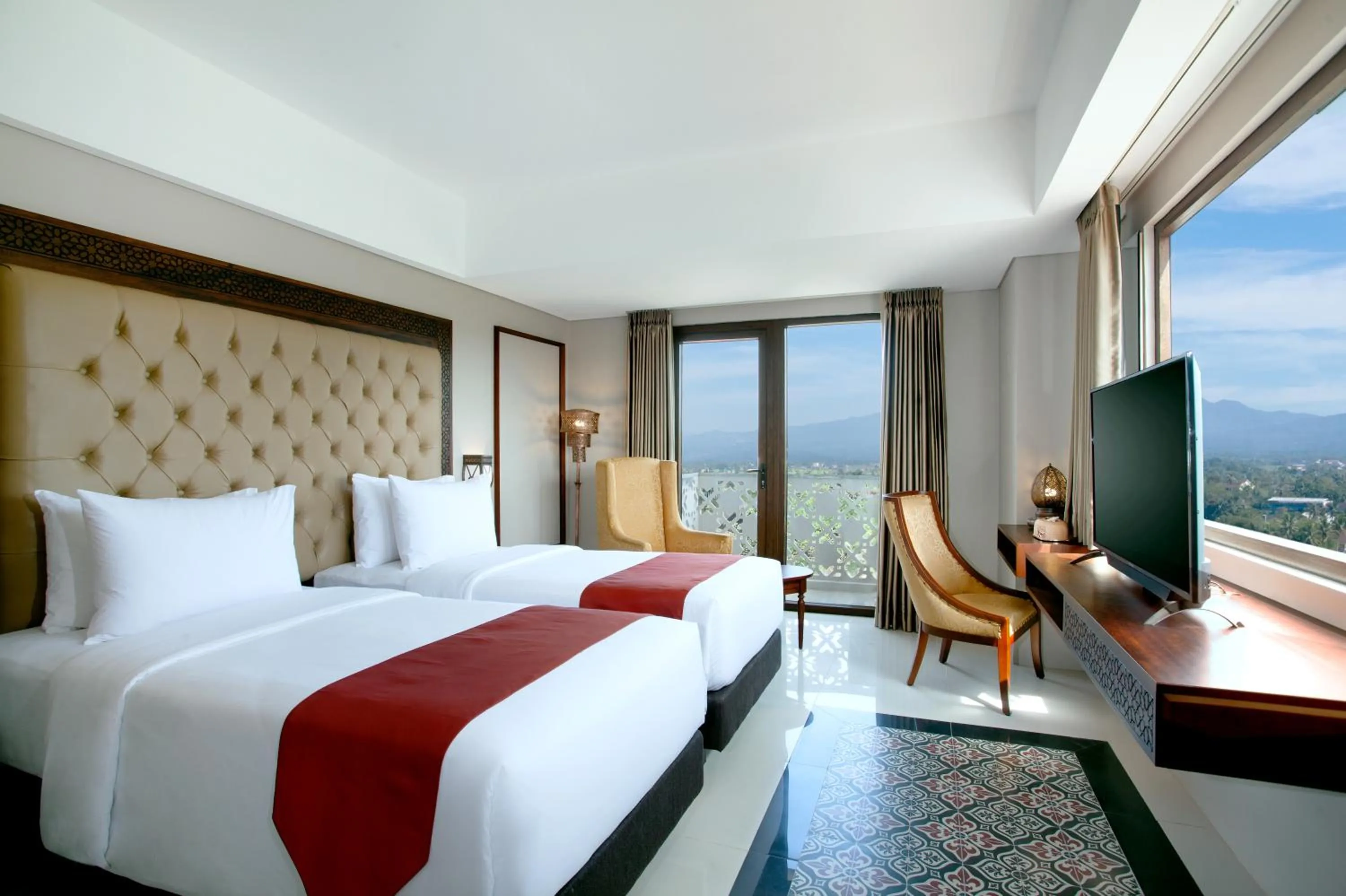 Executive Twin Room with Mountain View - Smoking in Alhambra Hotel & Convention, BW Signature Collection