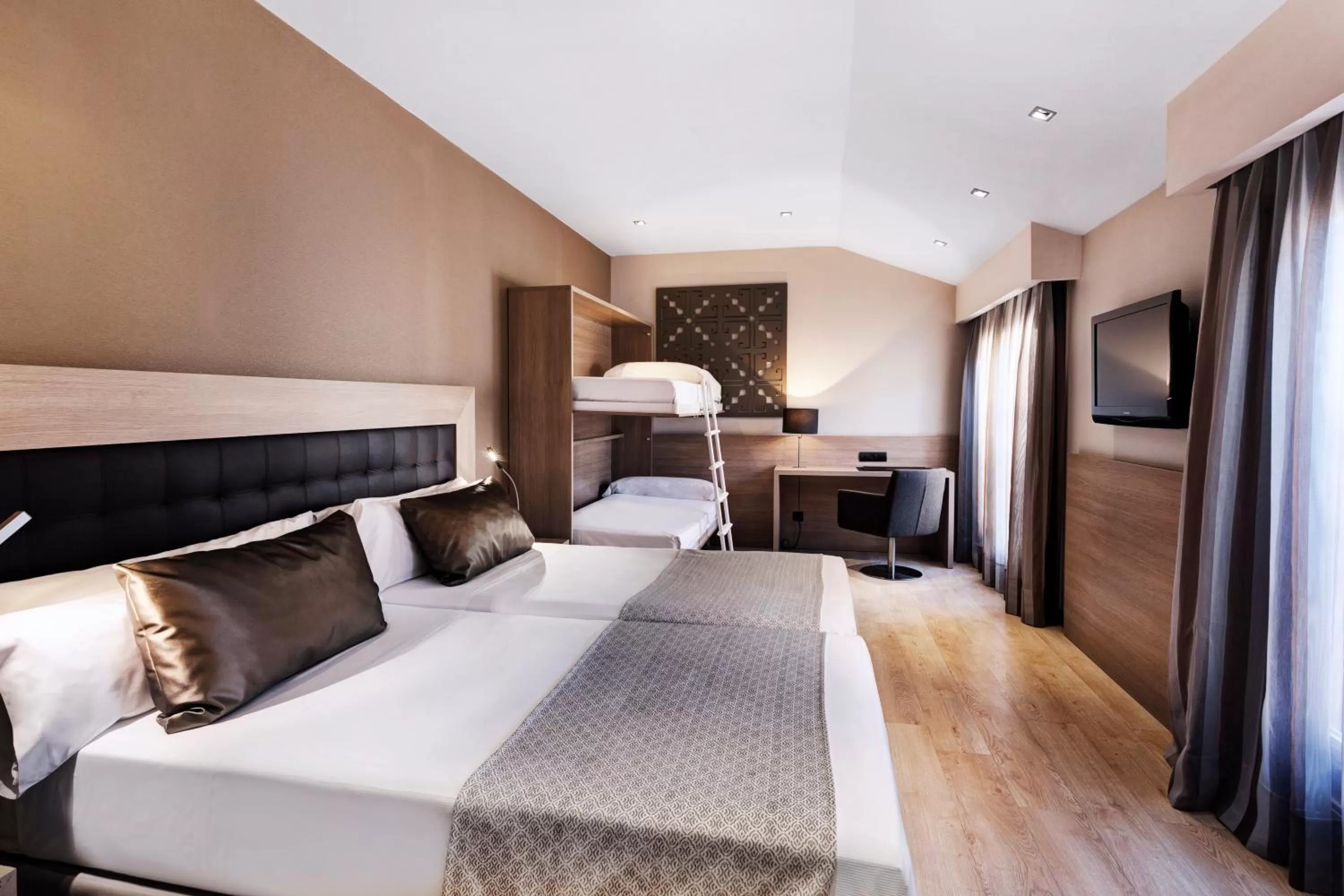 Family Room in Catalonia Atocha