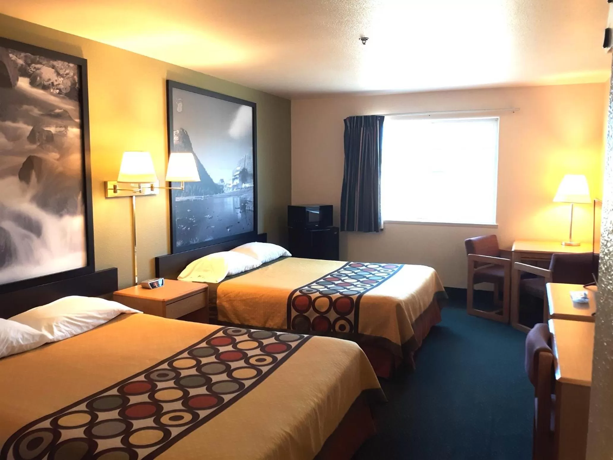 Queen Room with Two Queen Beds - Non-Smoking in Super 8 by Wyndham Hamilton