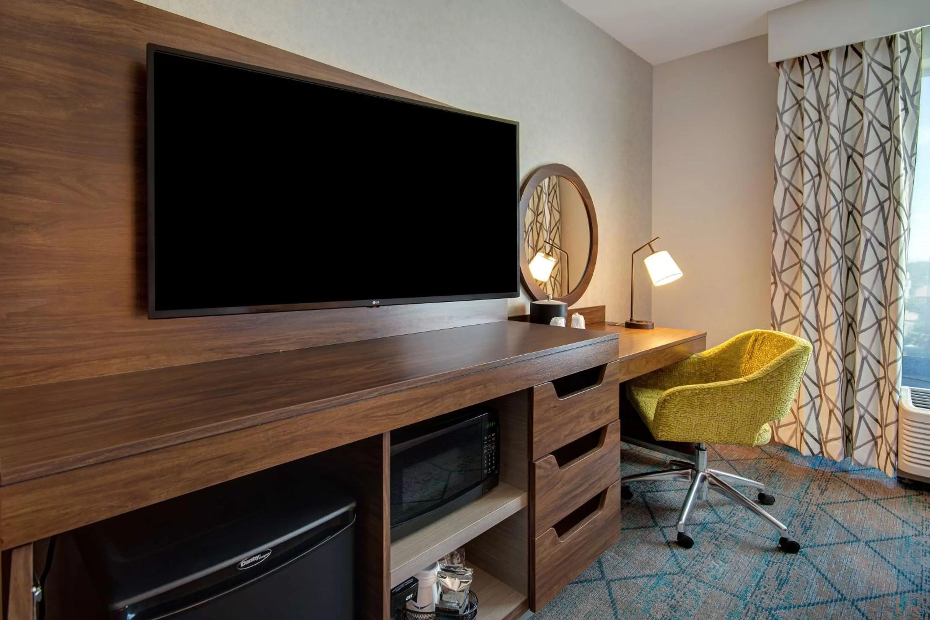 King Room with Sofa Bed - Non-Smoking in Hampton Inn & Suites Sunnyvale-Silicon Valley, Ca