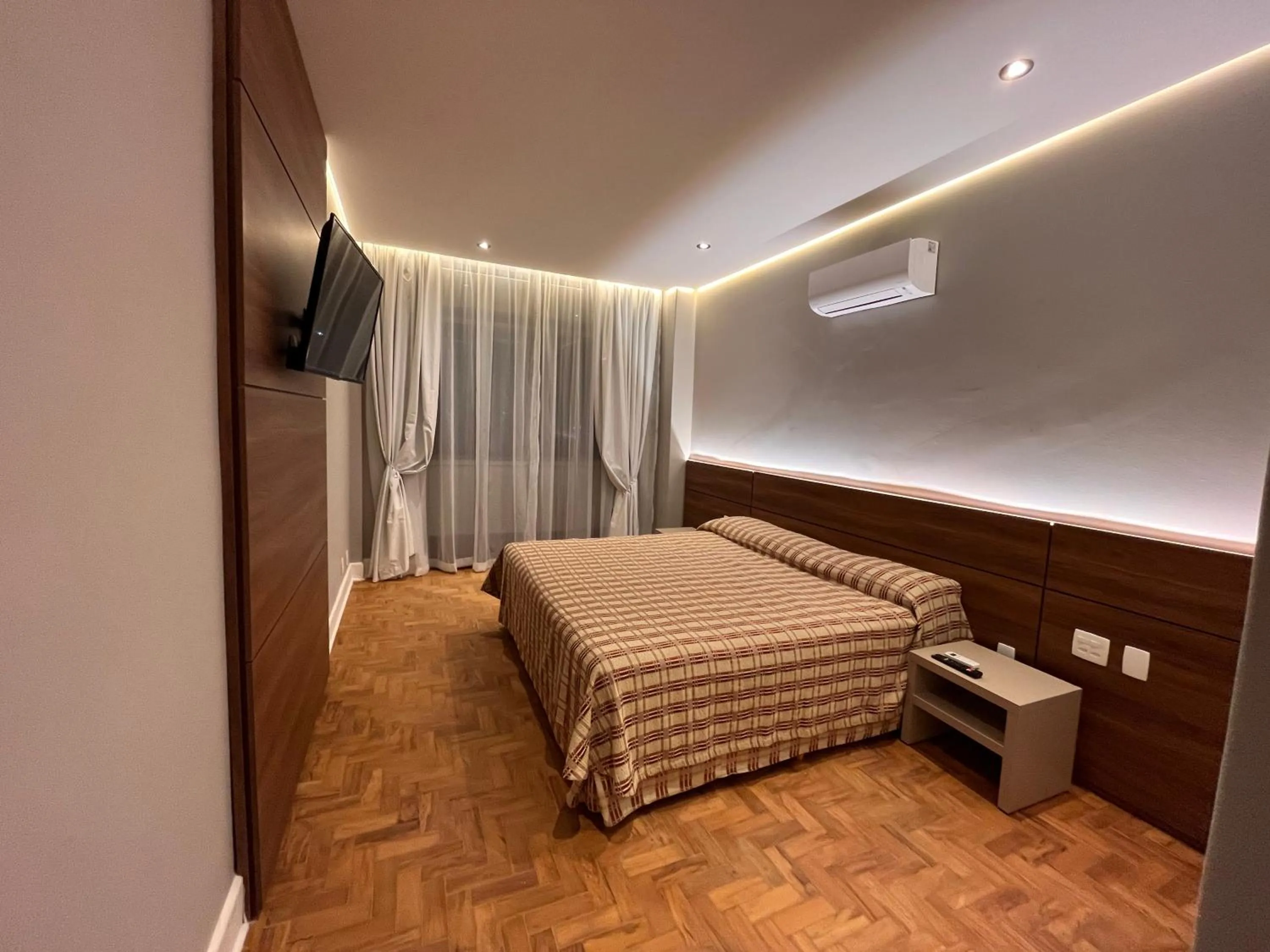 King Room with Balcony in San Raphael Hotel