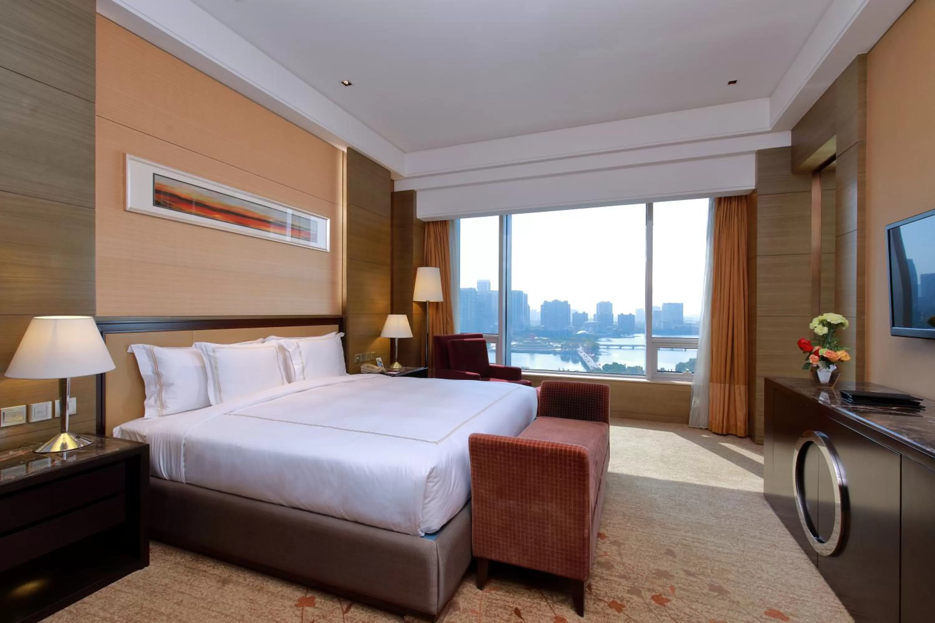 Standard King Room with Lake View - Lounge Access in Crowne Plaza Nanjing Jiangning by IHG