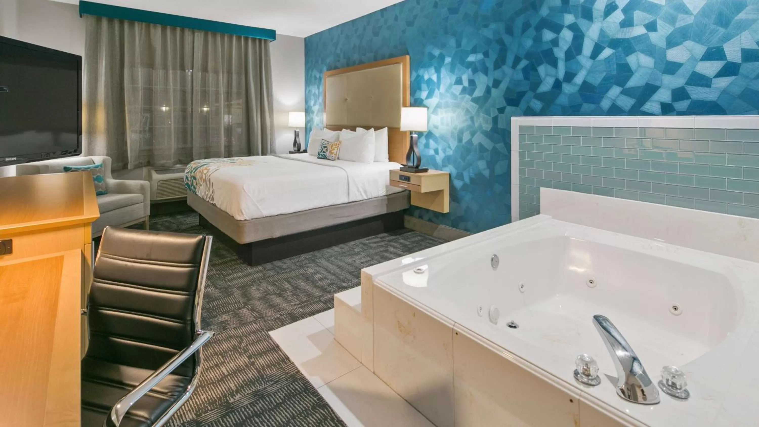 King Suite with Spa Bath in Best Western Plus Houston Atascocita Inn & Suites