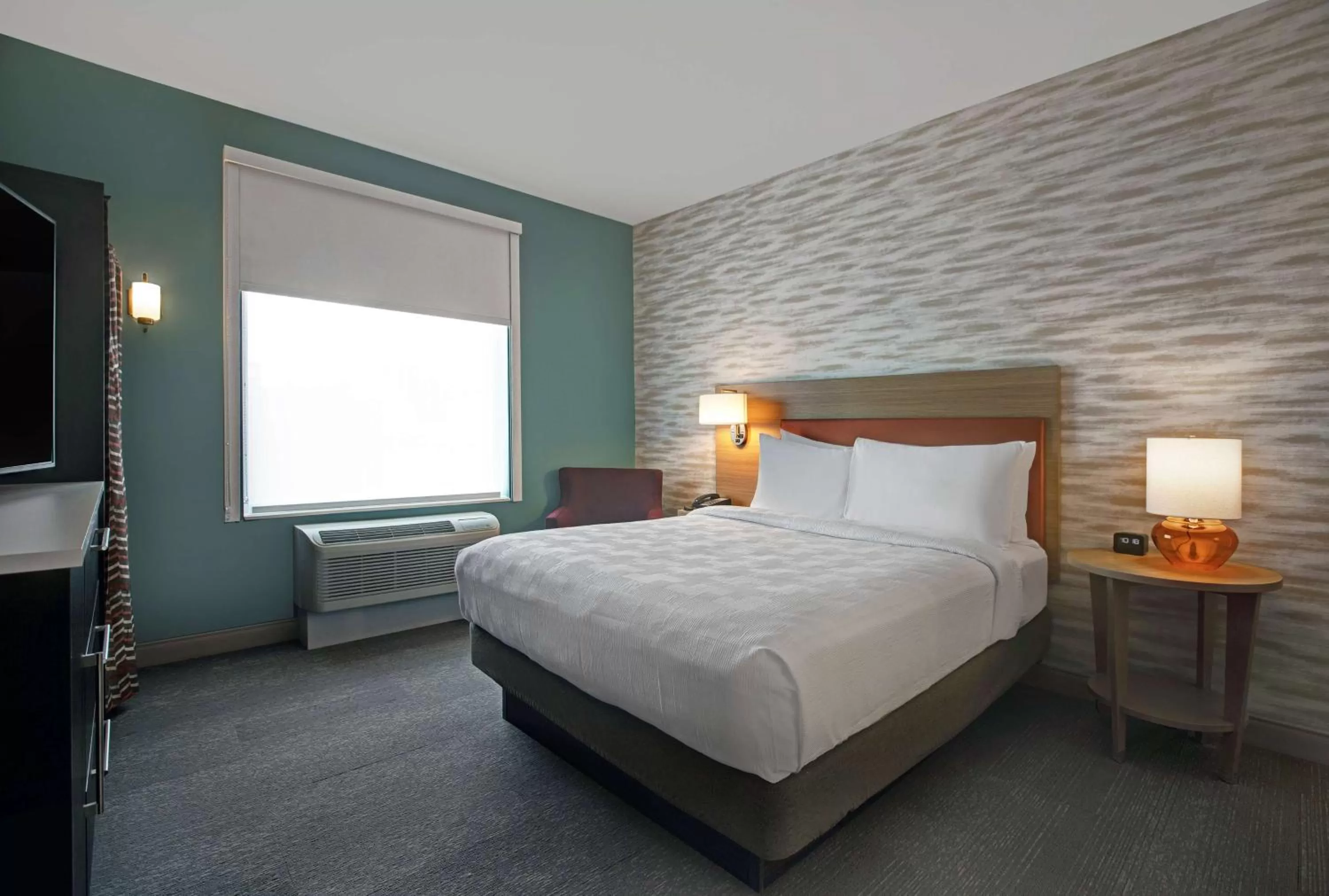 One-Bedroom Queen Suite - Non-Smoking in Home2 Suites By Hilton Milwaukee Downtown