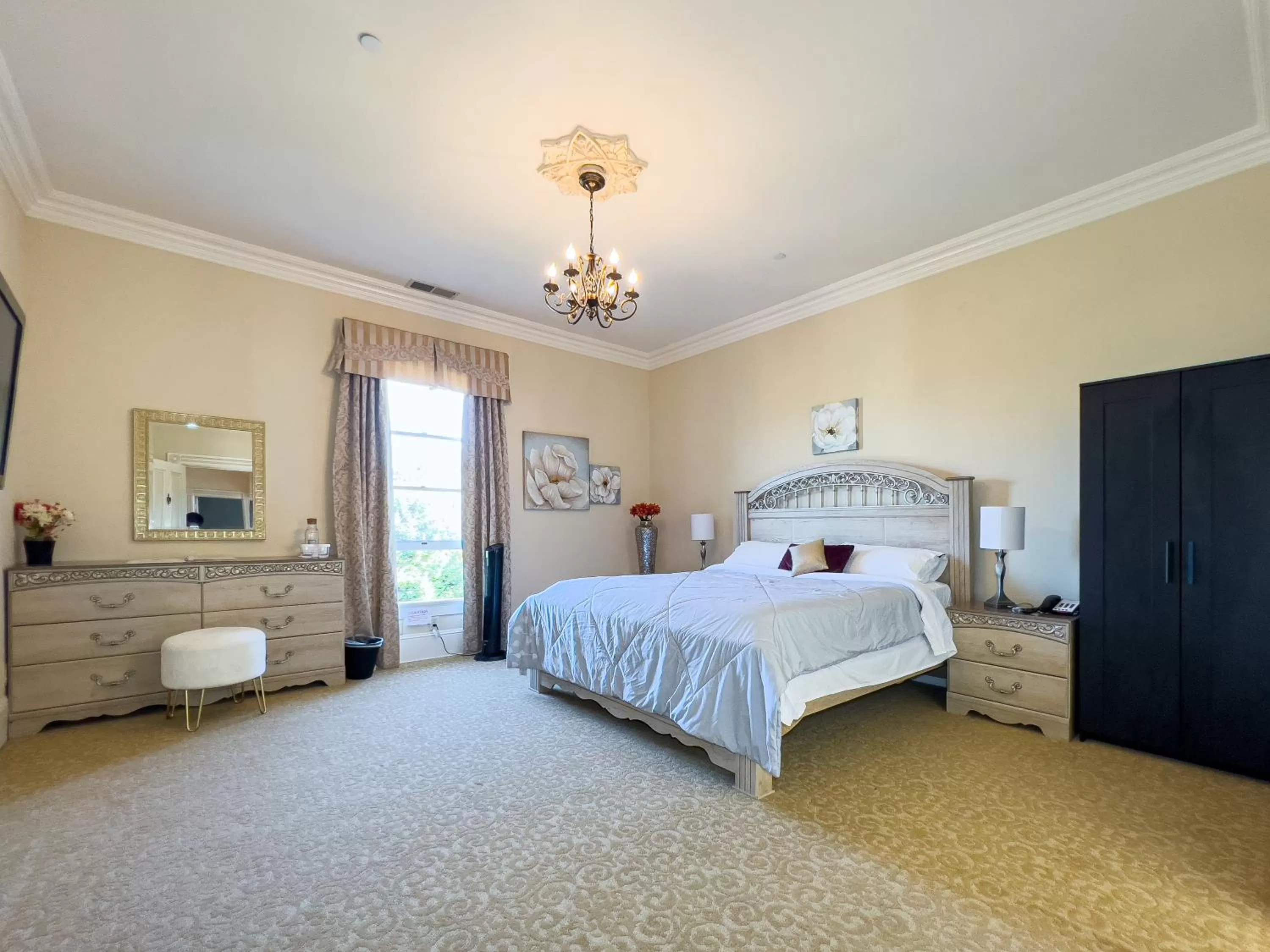 King Room in Chateau Coralini