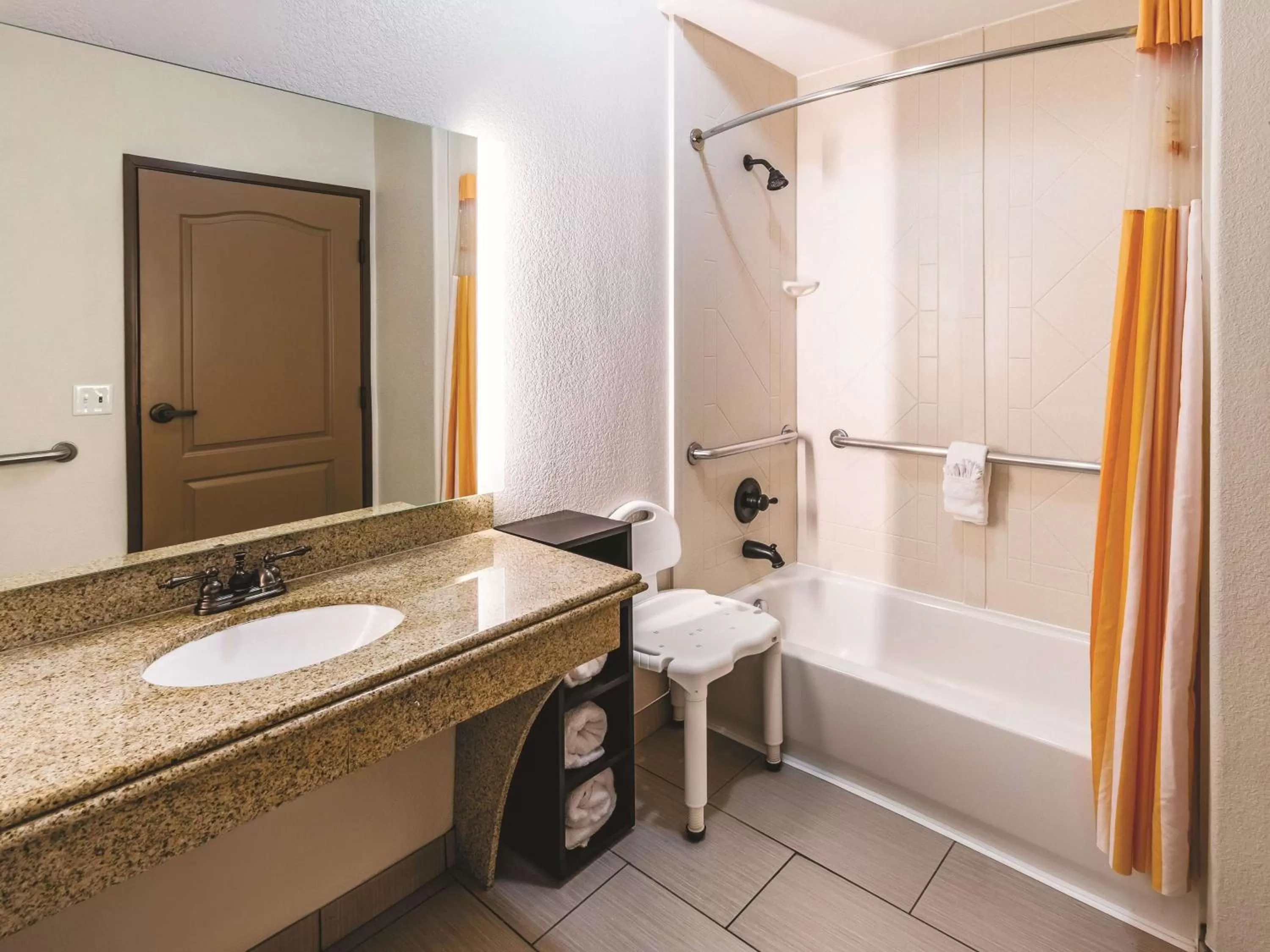 Queen Room with Two Queen Beds and Bath Tub - Mobility/Hearing Access - Non-Smoking in La Quinta by Wyndham Dallas Grand Prairie South