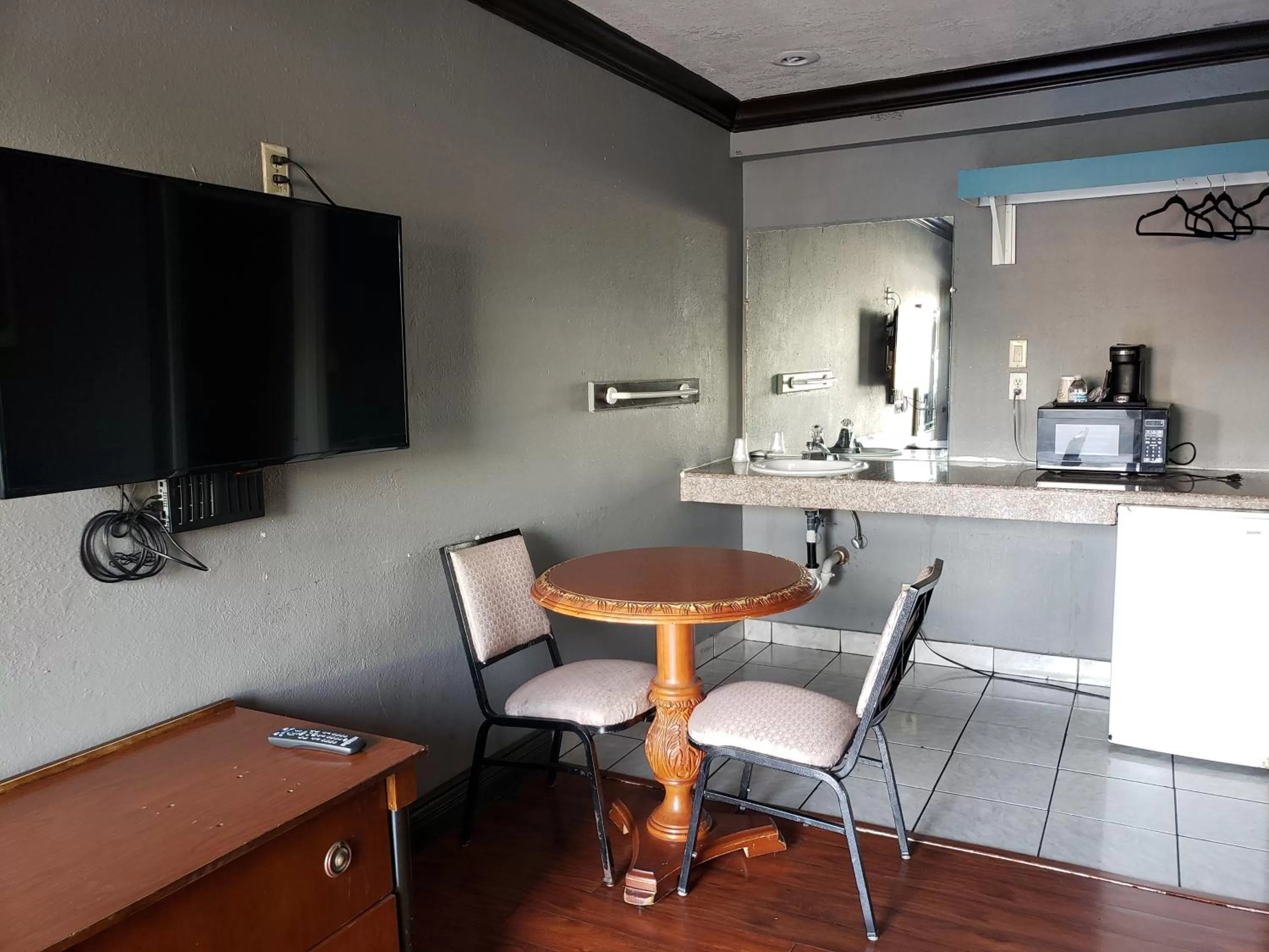 Queen Room - Disability Access in Eagle Inn Motel