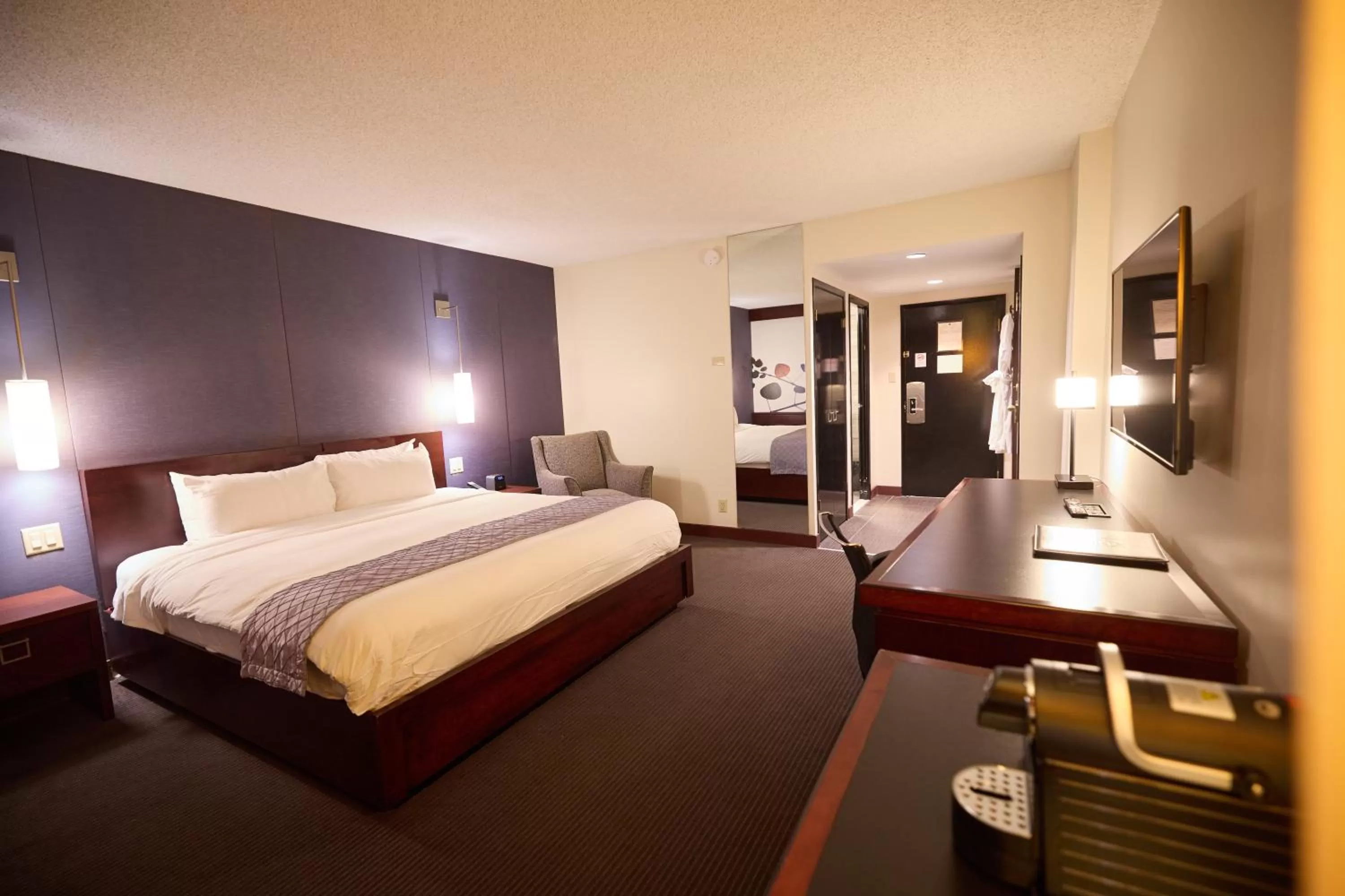 Deluxe King Room in Hotel Ruby Foo's