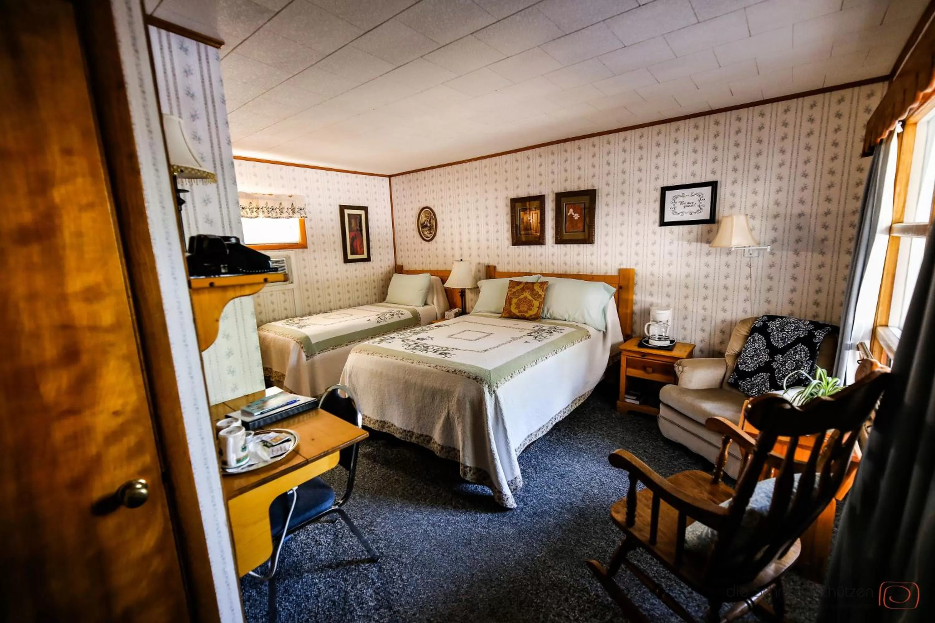 Queen Room in The Pines Country Inn