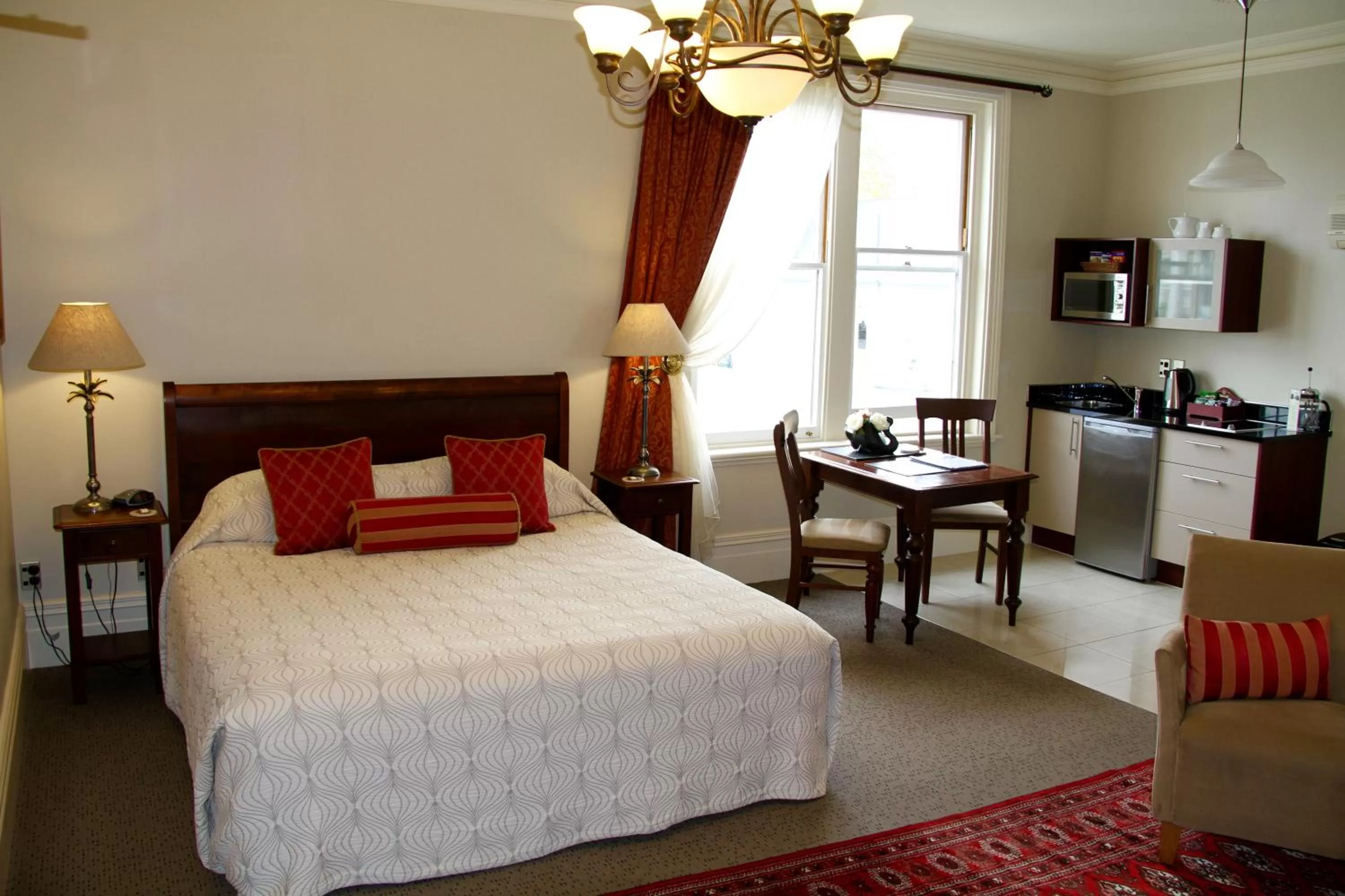 Executive Studio in Merivale Manor