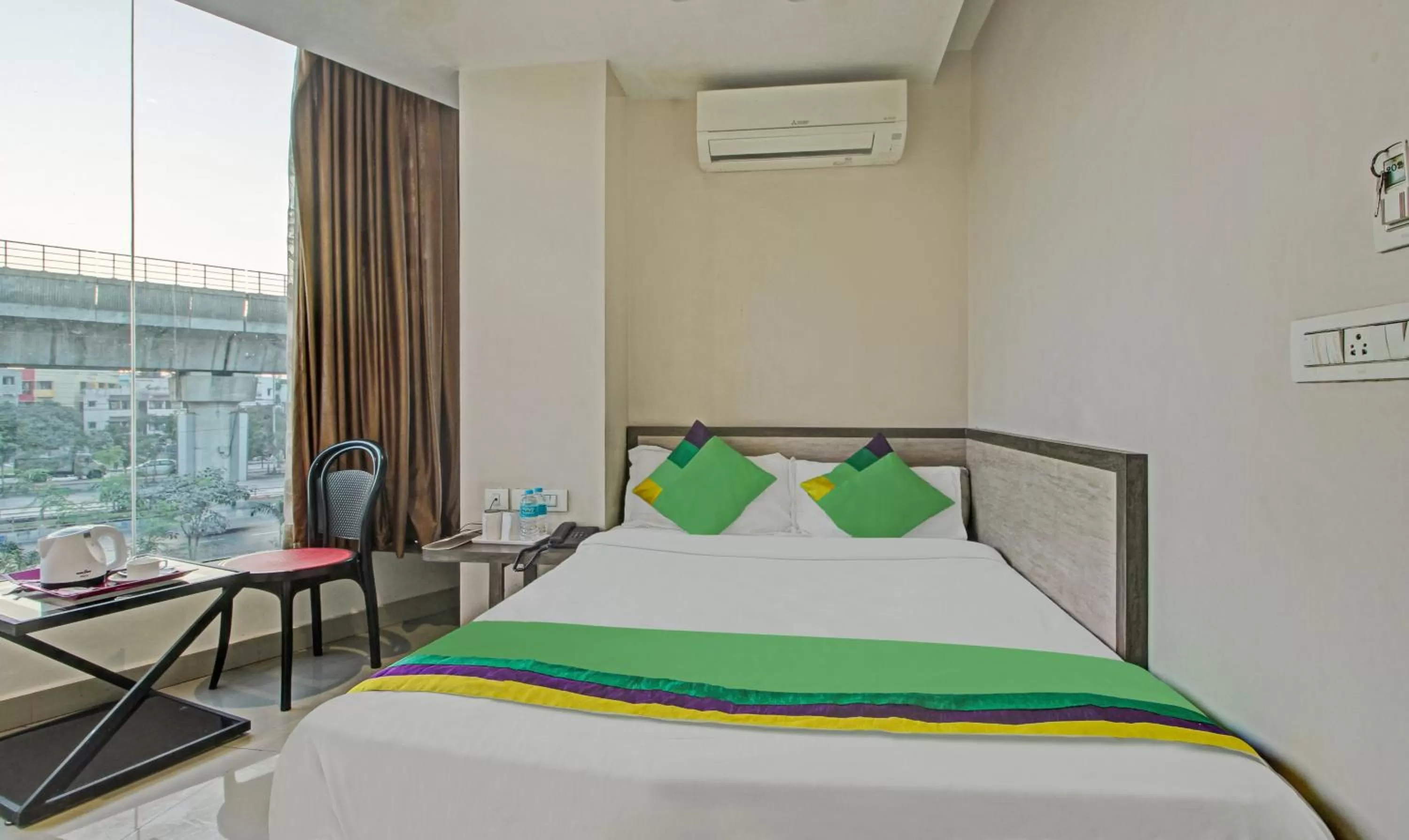 Standard Room - single occupancy in Treebo Glassotel Near Ruby Hospital