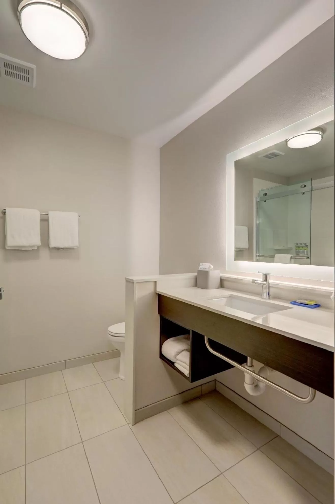 Queen Suite with Two Queen Beds in Holiday Inn Express & Suites - Auburn Downtown by IHG