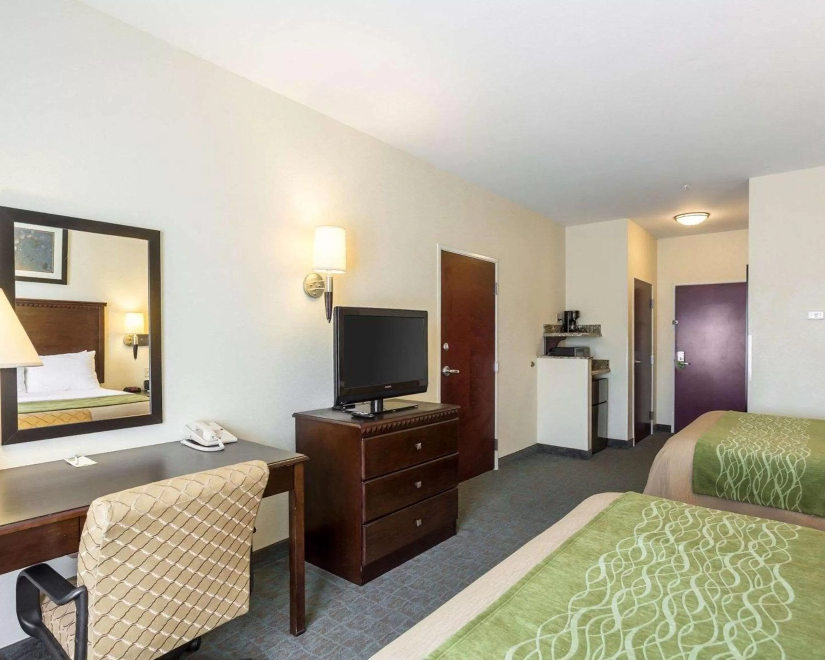Queen Room with Three Queen Beds - Non-Smoking in Quality Inn Donaldsonville - Gonzales