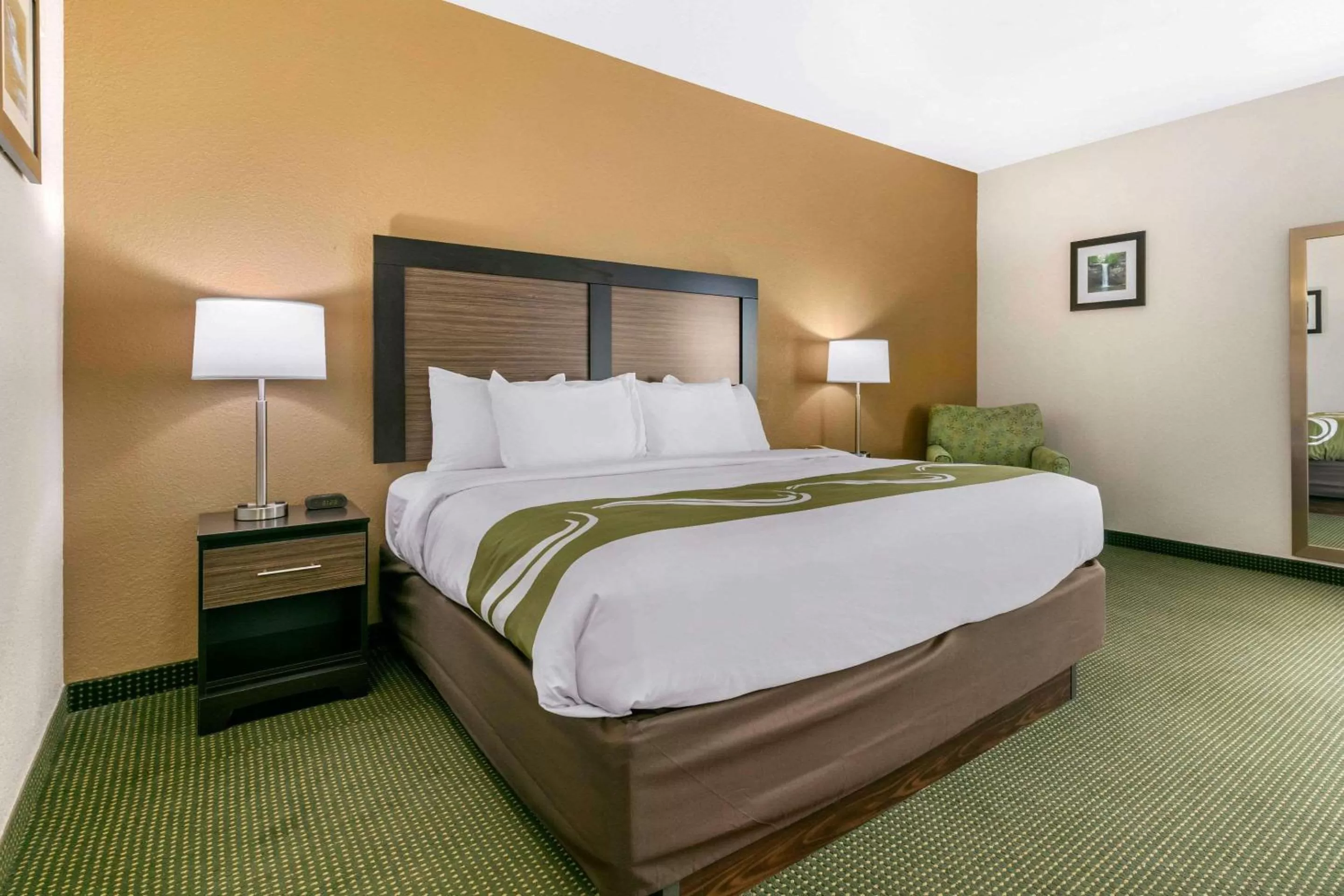 King Room - Non-Smoking in Quality Inn Monteagle